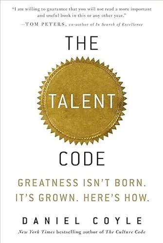 Book cover of 'The Talent Code' by Daniel Coyle with a gold circular emblem in the center.