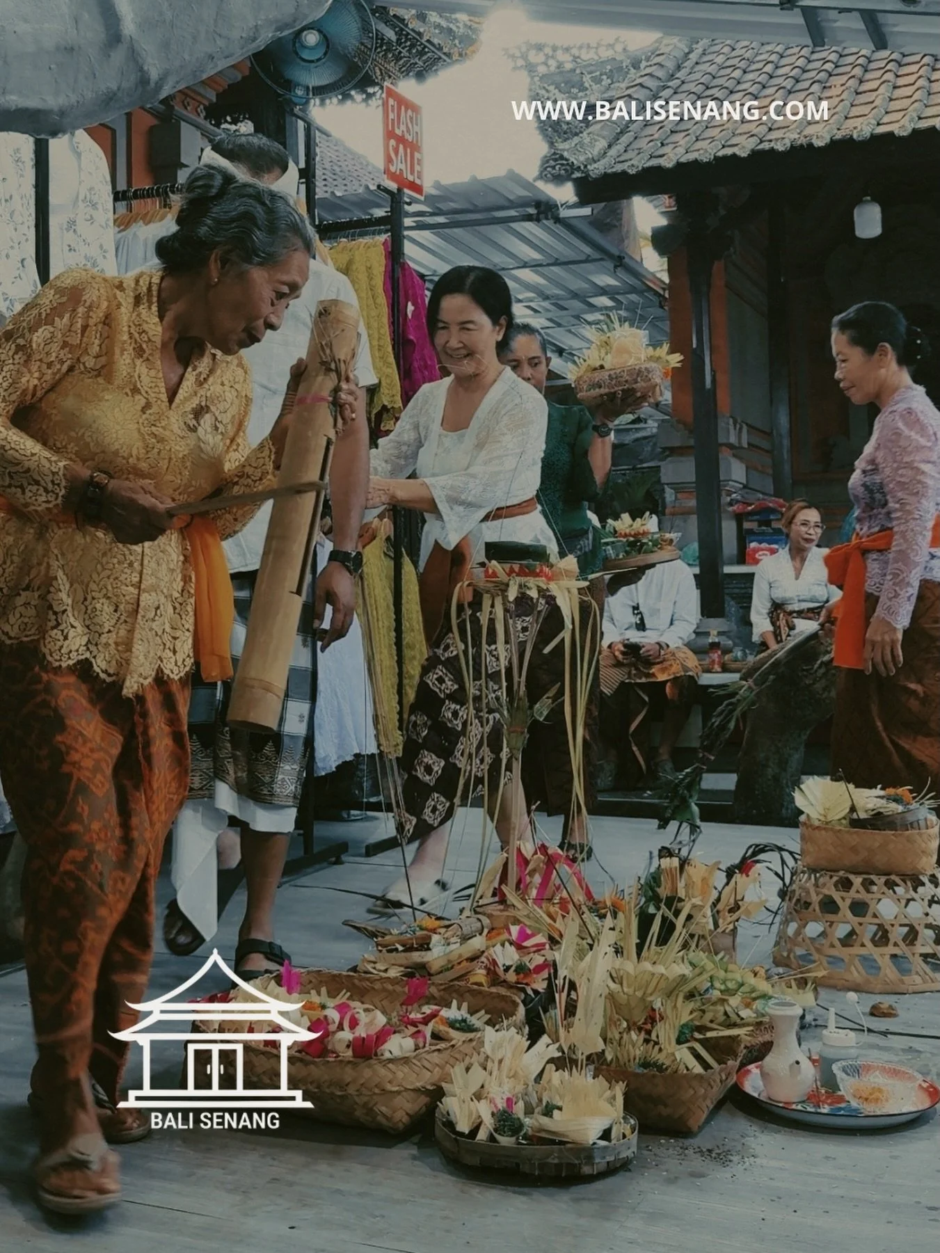 Traditie die u overal op Bali terugziet. 

Ceremonies, dans, offers en traditionele klederdracht maken nog altijd deel uit van het dagelijks leven op Bali. De sarong en kebaya worden niet alleen gedragen tijdens grote ceremonies, maar ook bij tempelb