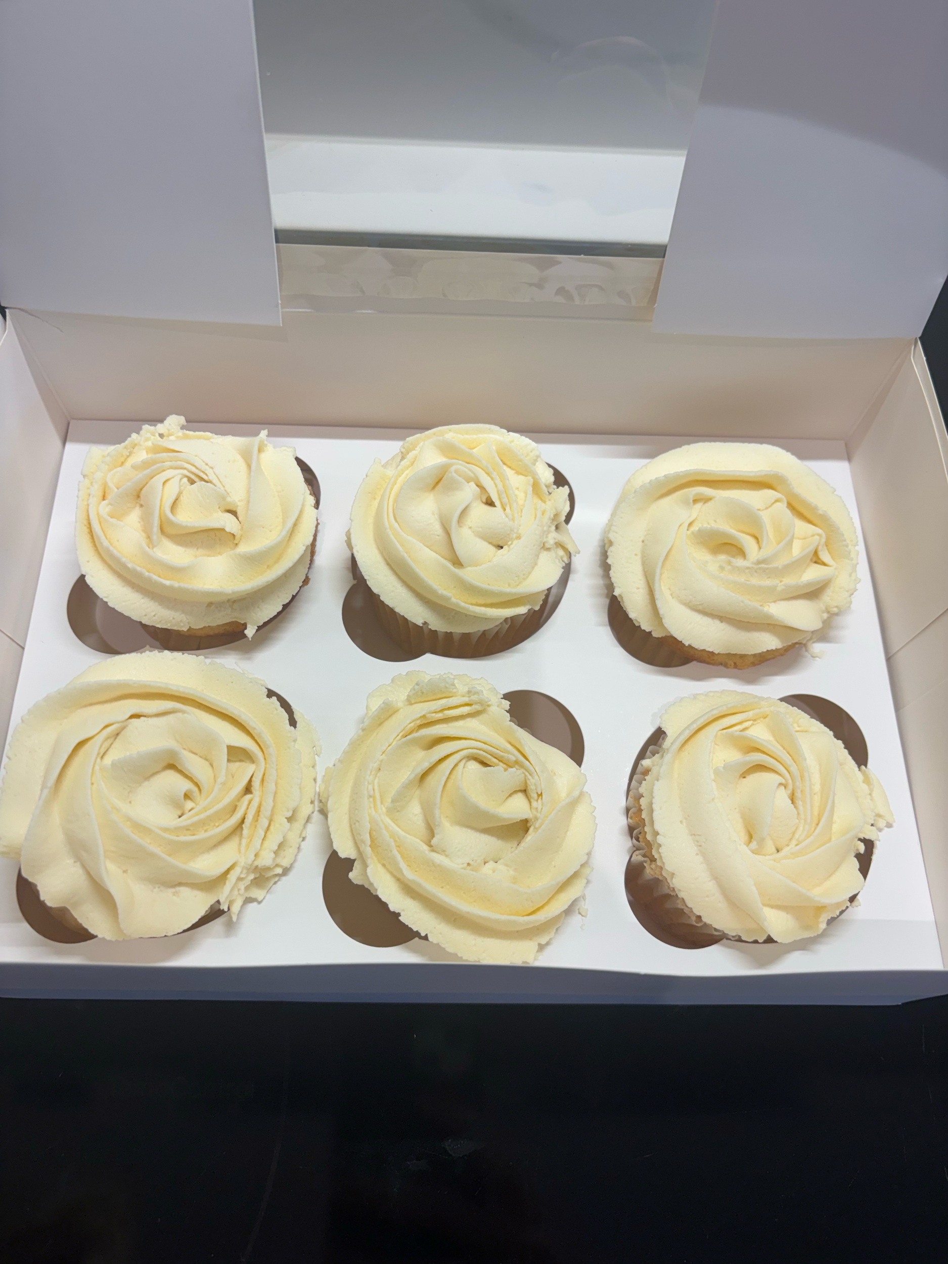 Gluten Free Vanilla Cupcakes (Box of 12 or 18)