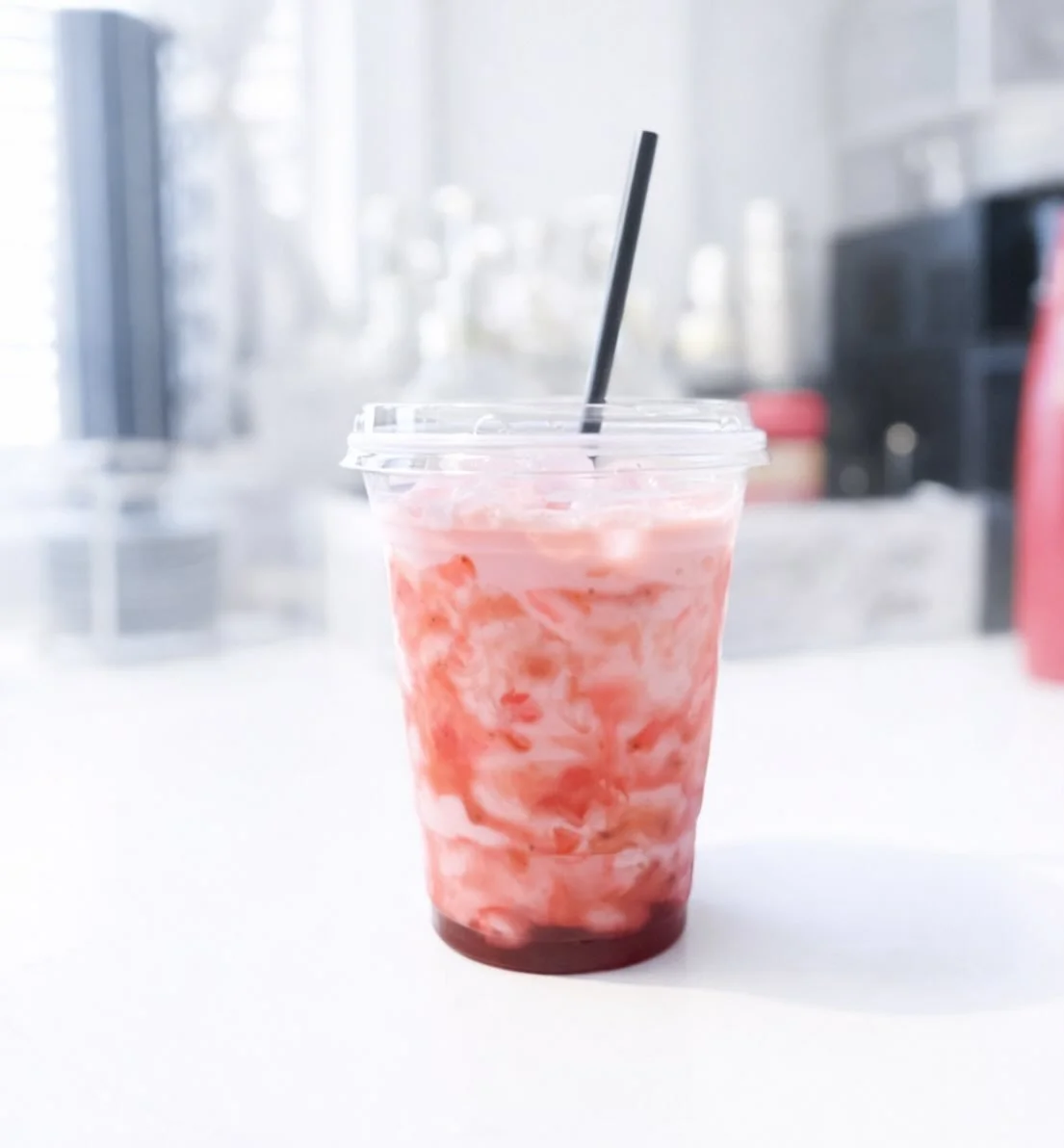 When your barista is also mom. Especially made for Emma 💝 #strawberry #strawberrymilk