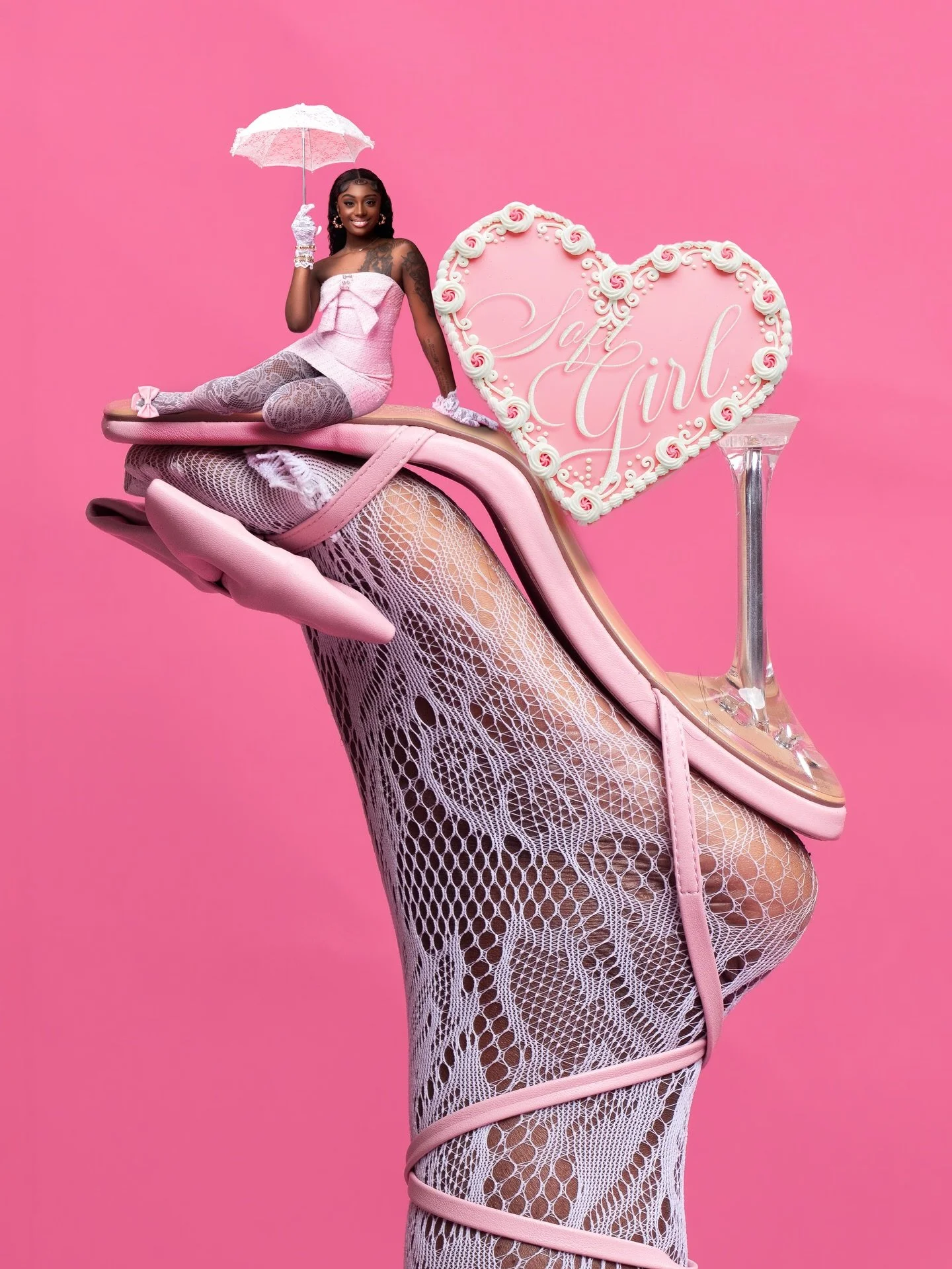 It&rsquo;s giving girly girl 🎀 
-
-
-
-
Like what you see ? DM To Book 📝 All types of Photography Available 😏

#birthday #miami #studio #inspo #photographer