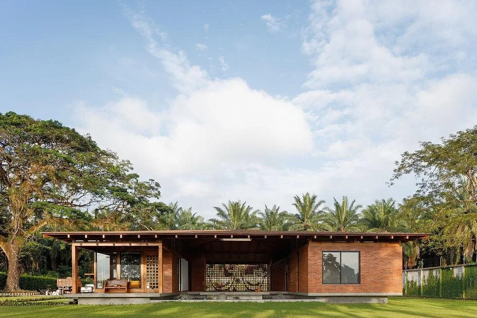 Casa Moderna Térrea com Estrutura de Madeira | Arquitectura Sustentável ELAH
