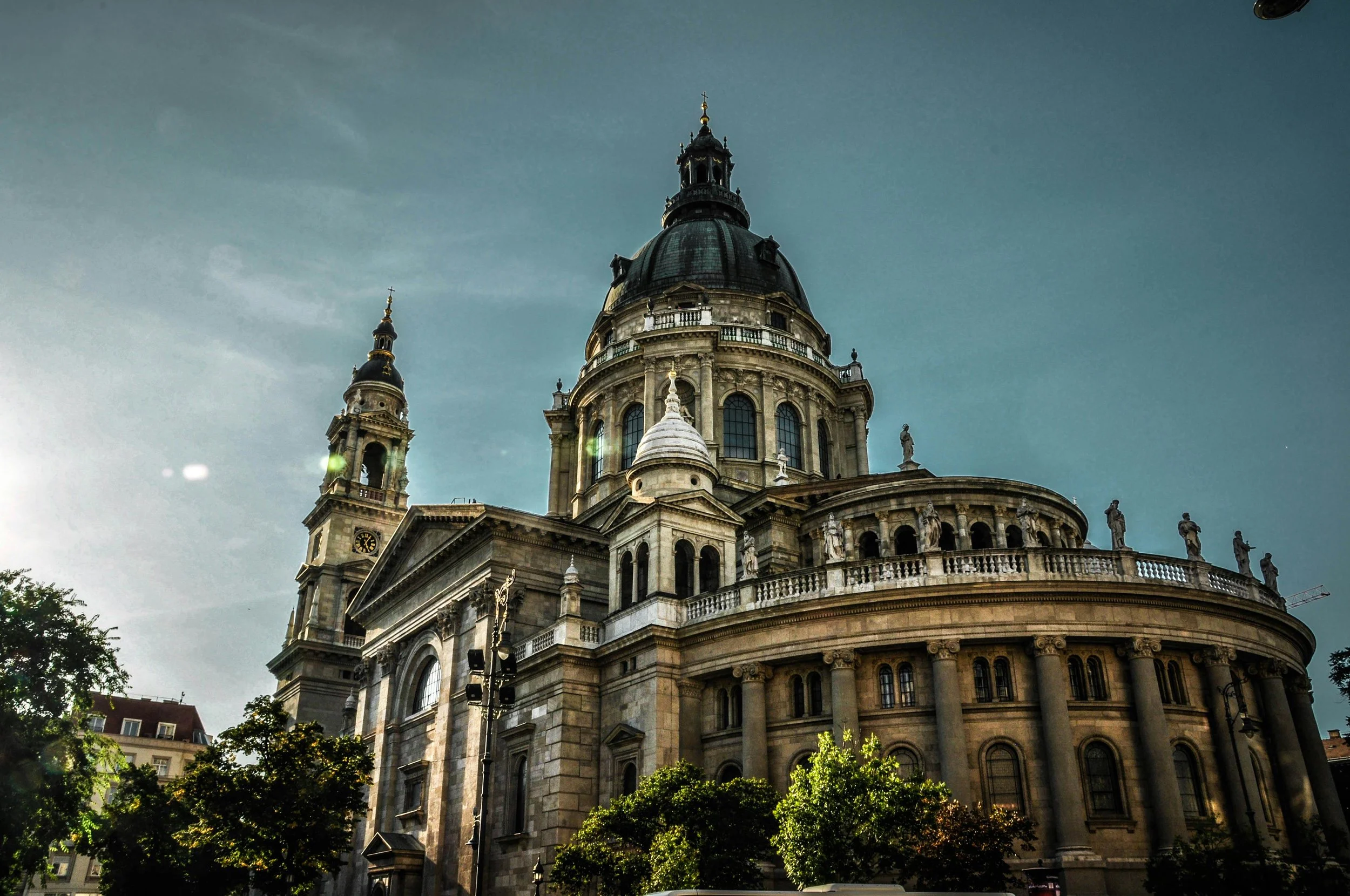 Top 10 Budapest Travel Tips: Thermal Baths, Ruin Bars, and the Currency Trap