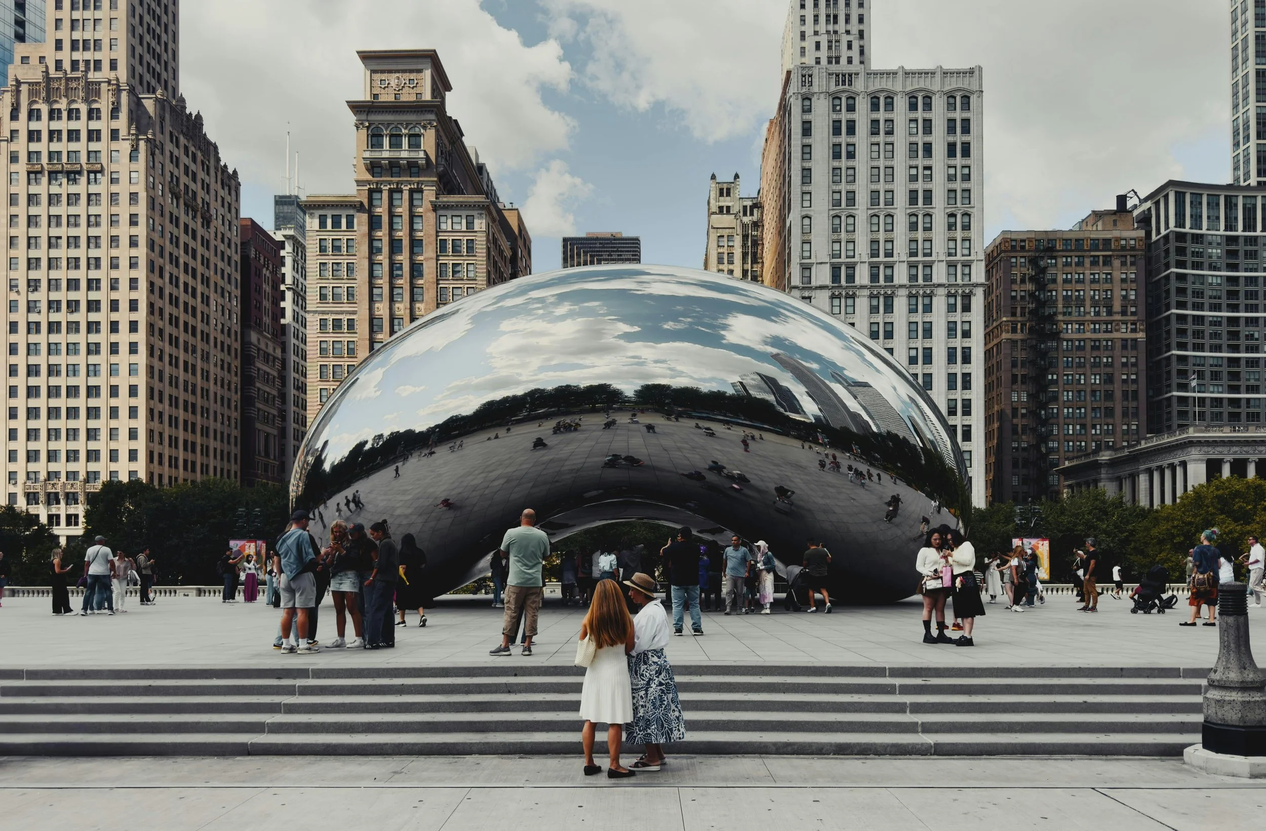 Top 10 Chicago Travel Tips: Deep Dish Pizza, The Bean, and River Tours