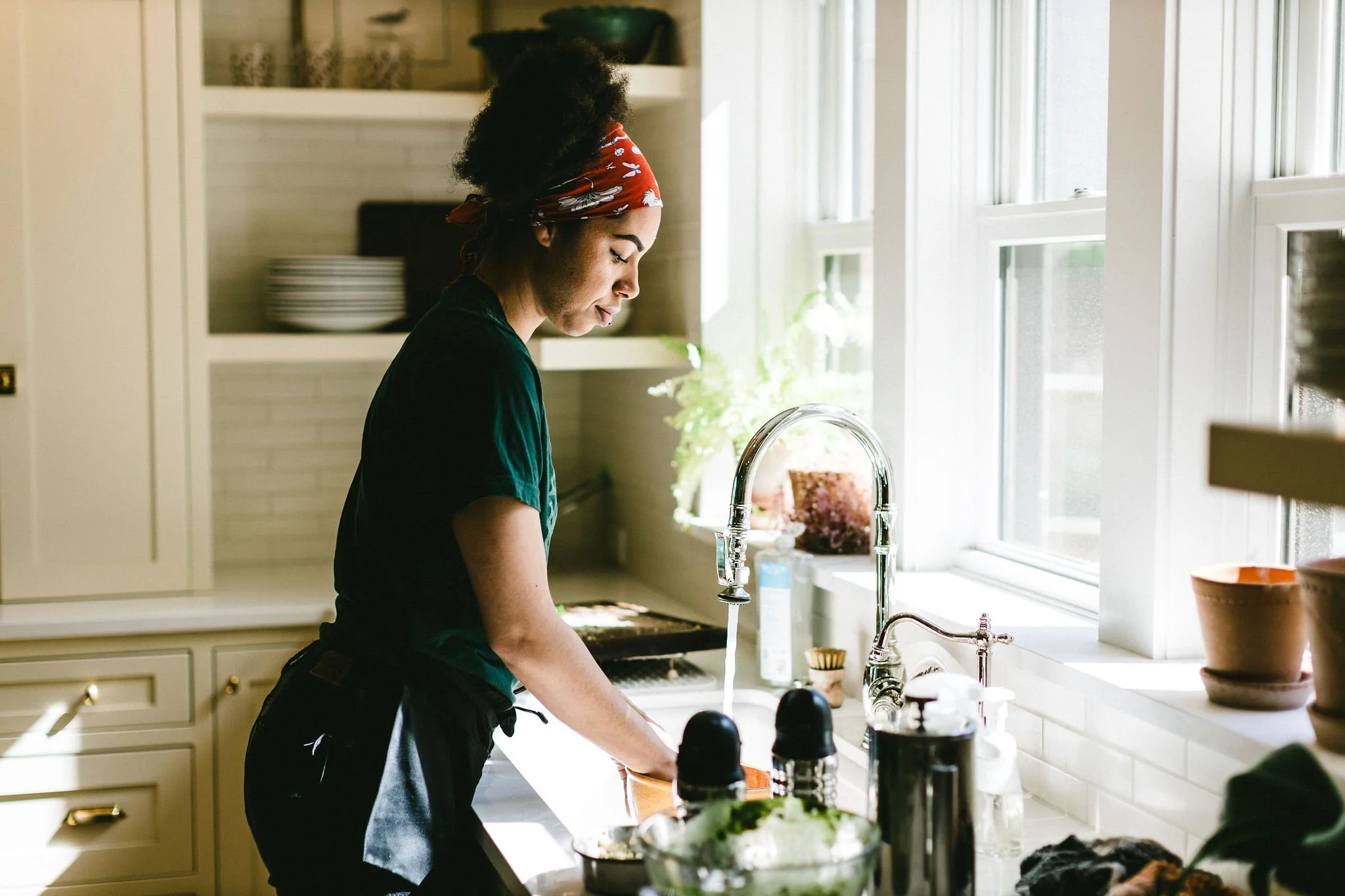 Branding photo of a woman doing the dishes during a branding photography session in a private home in the north end, in Boise, Idaho.