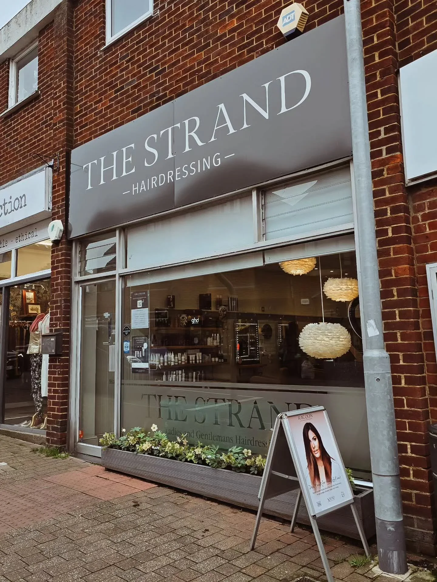 Today, I have been to Twyford to meet the lovely team at The Strand. I was so happy and so nervous at the same time. 
I will be offering colour and face analysis from their room upstairs, and I am utterly grateful for this amazing opportunity and bey
