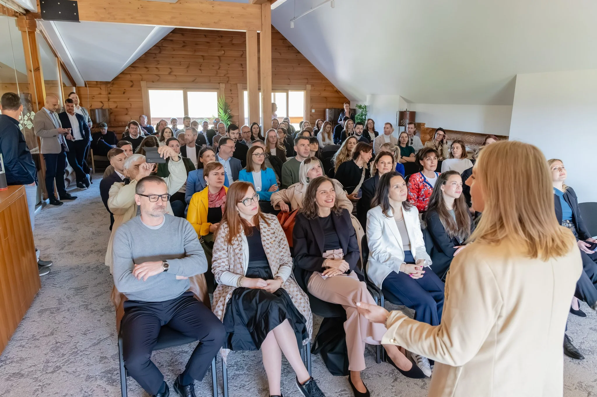 CP_X7794piksiwork_conferences.JPG