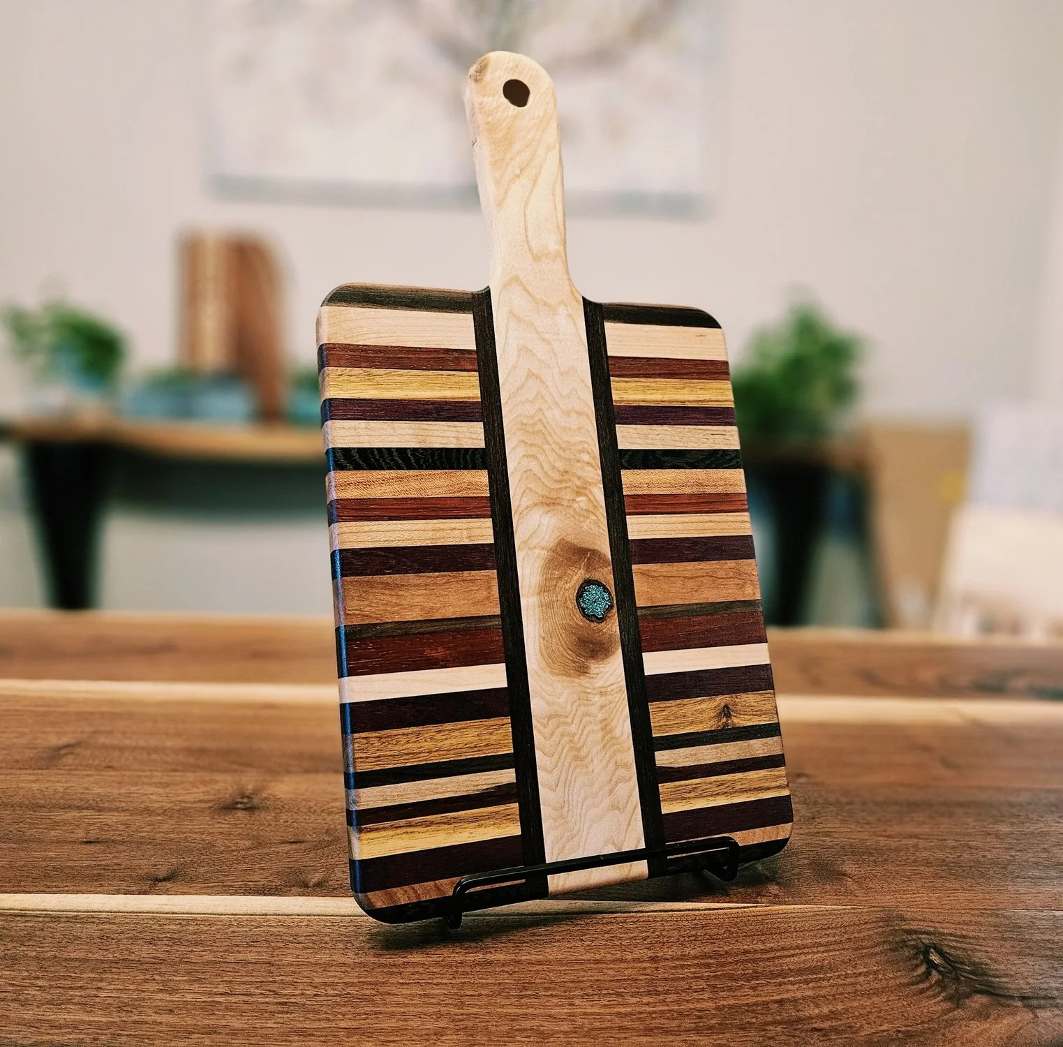 modern_cuttingboard_stripes.jpg