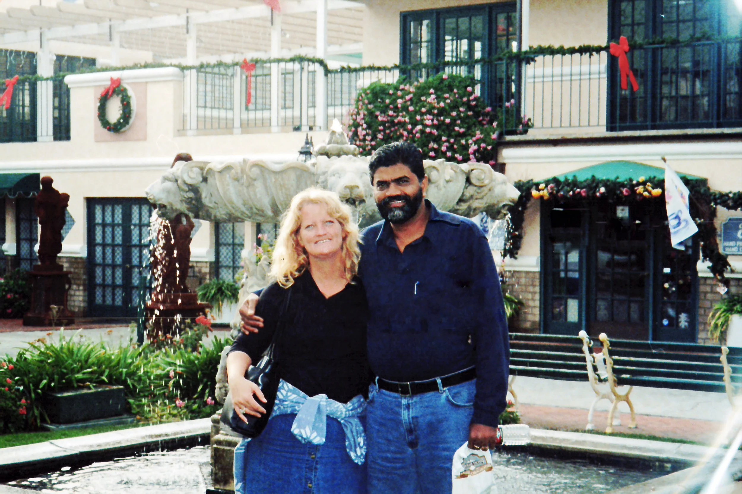 2000-MomDadFountain 2.jpeg