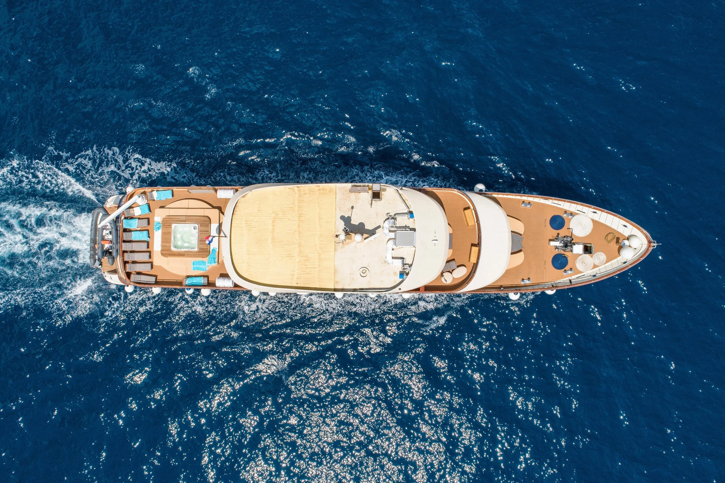 Jacuzzi and Drink on the yacht