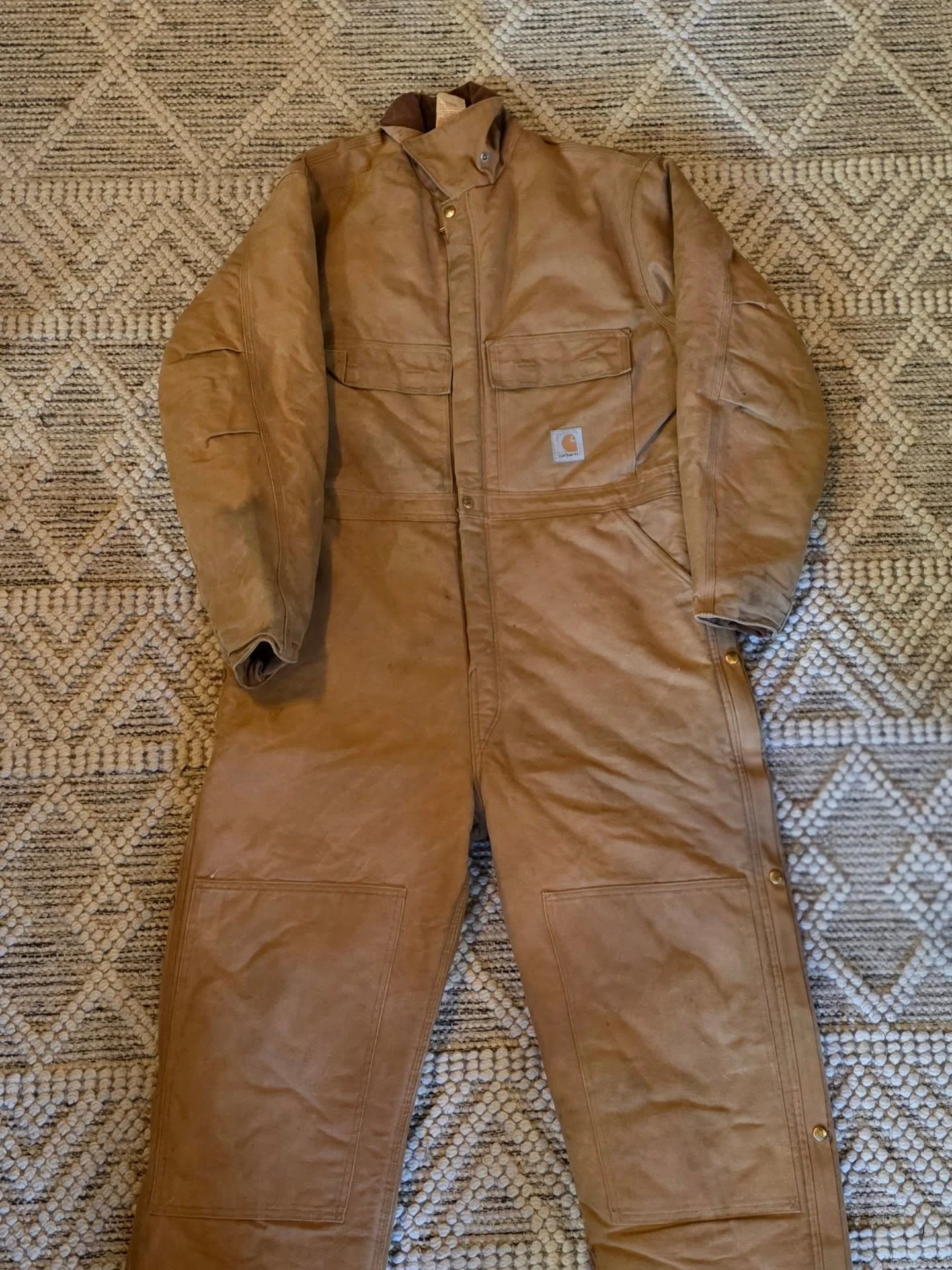 A huge shout out to my pal Brian over at @oxbowoutfitters for hooking me up with this awesome Carhartt full body work suit, AND for throwing a fun Valentine's Day party at his shop in Willoughby. 

It's a 46 Short, which means, as is, it's hard to fi