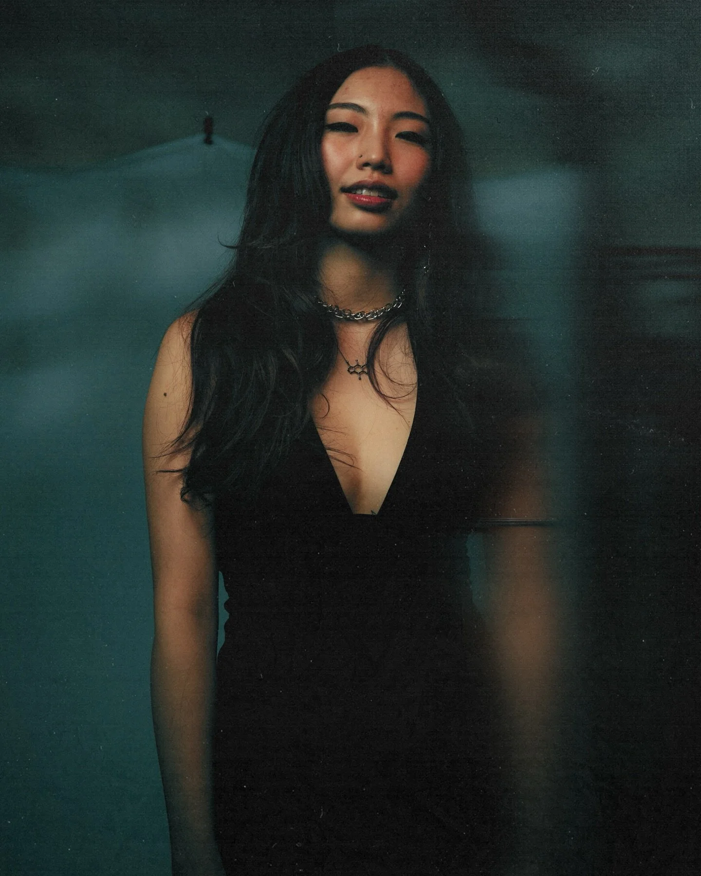 Unbothered. Magnetic. Exactly the energy she walked in with.

Model: @emilyia.n 
Hair: @douglasmccoyofficial 
Photo: @anniemacarthurcreative 
Production Assistant: @anniemacarthurcreative 
Products: @backofbottle 

#crafthairdresser #backofbottle @lu