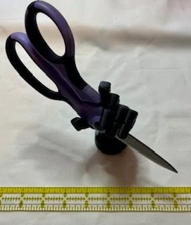 3D Hand holding scissors.jpg