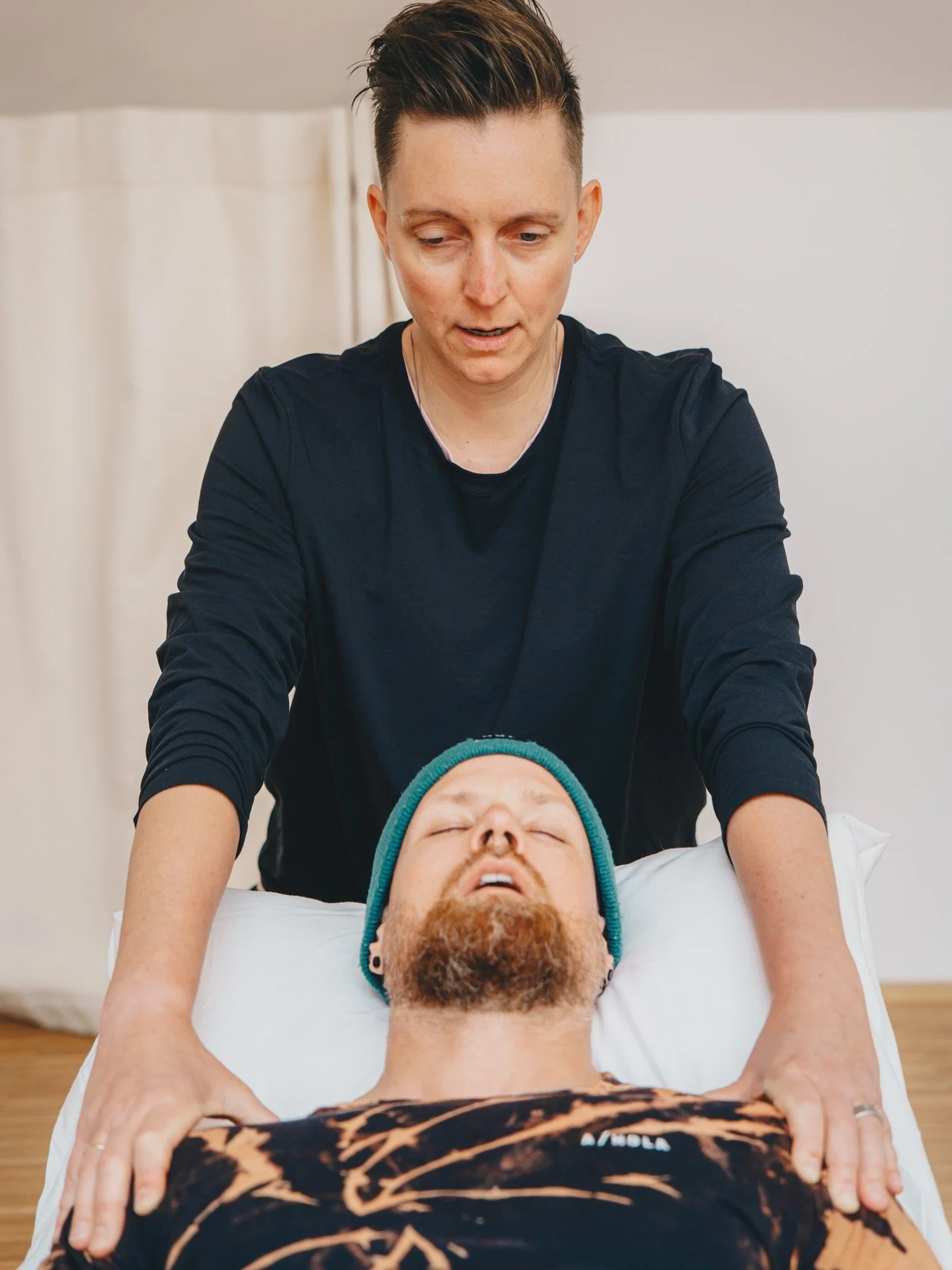 Verk&ouml;rperung ist alles, wenn es um die Arbeit als Atem Coach und Breathwork Facilitator geht.

Denn wir k&ouml;nnen andere nur so weit begleiten, wie wir selbst gegangen sind.

Es reicht nicht, Techniken zu kennen. 
Es reicht nicht, die Theorie 