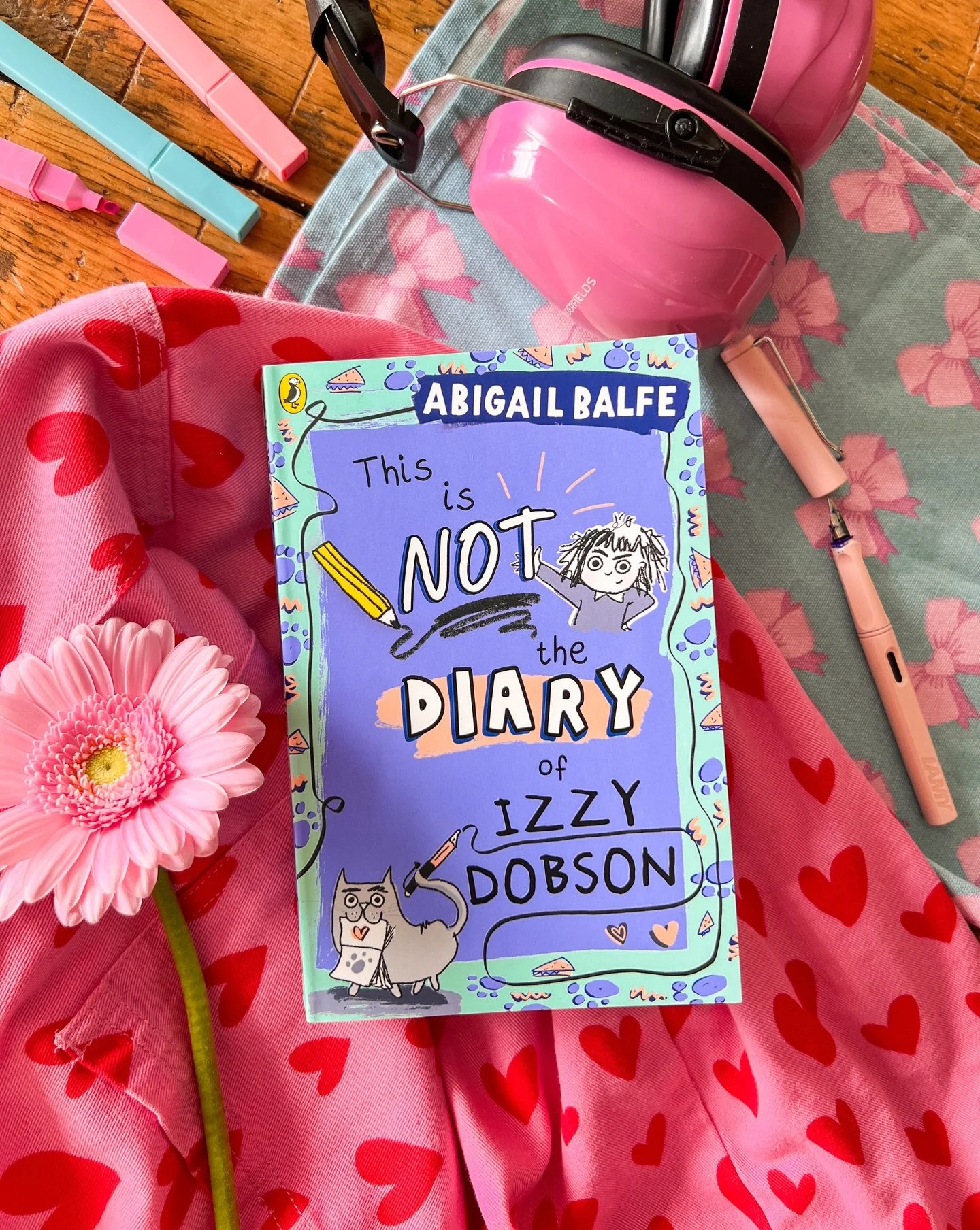 I love that books like this exist now 😍 I&rsquo;ve been Abigail&rsquo;s fan for a long time. I love how she puts her AudHD experiences into words AND PICTURES (I admire anyone who illustrates their own books) 🎨 and her new character Izzy is the cut