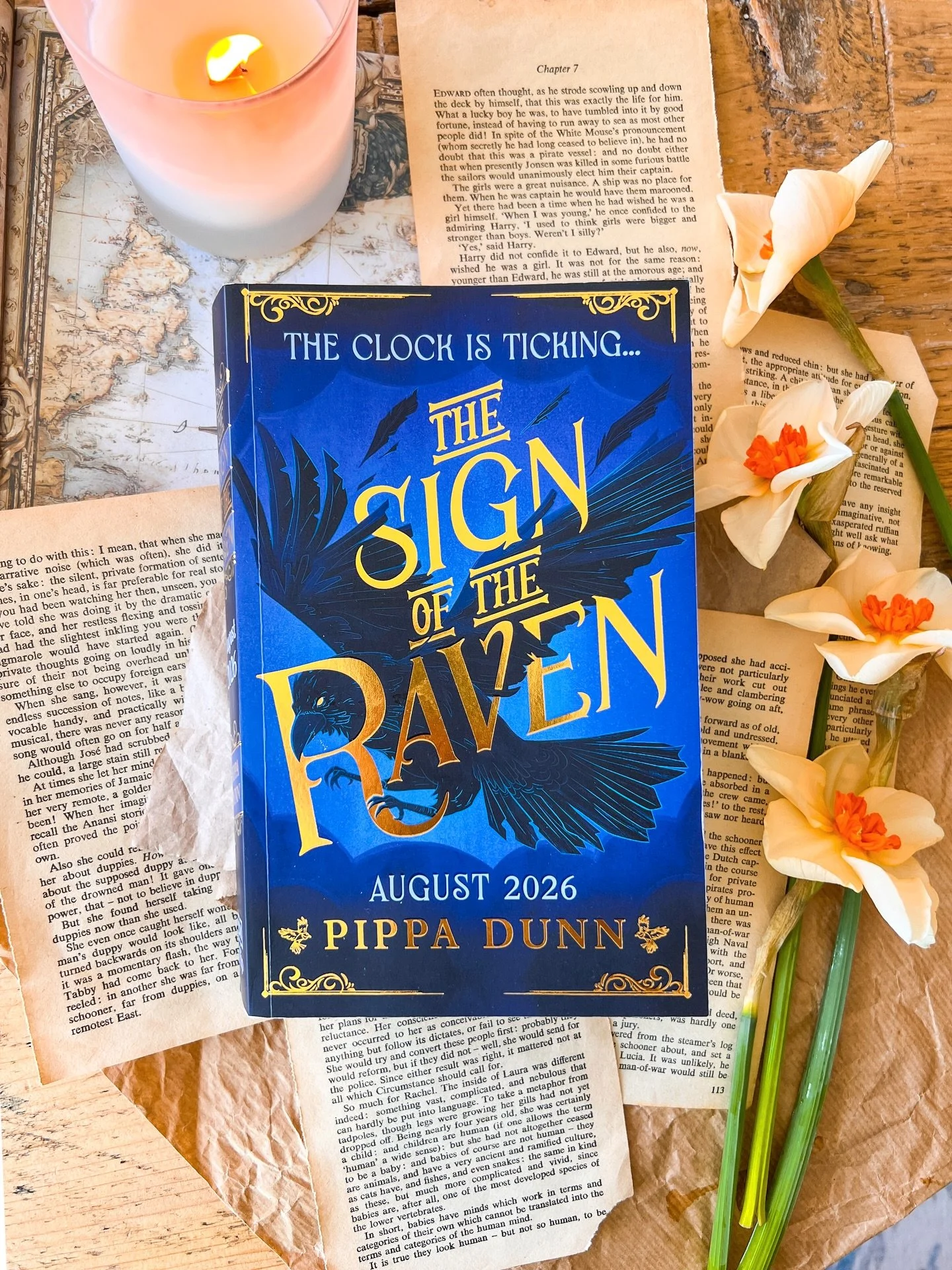 The Sign of the Raven by @pippa.dunn.writes 🐦&zwj;⬛✨
What a debut! This book (aimed at teens) is set in an alternate Victorian London, where lucid dreamers meet at night. But are those dreams as safe as they used to be? 🕯️
The writing was so immers
