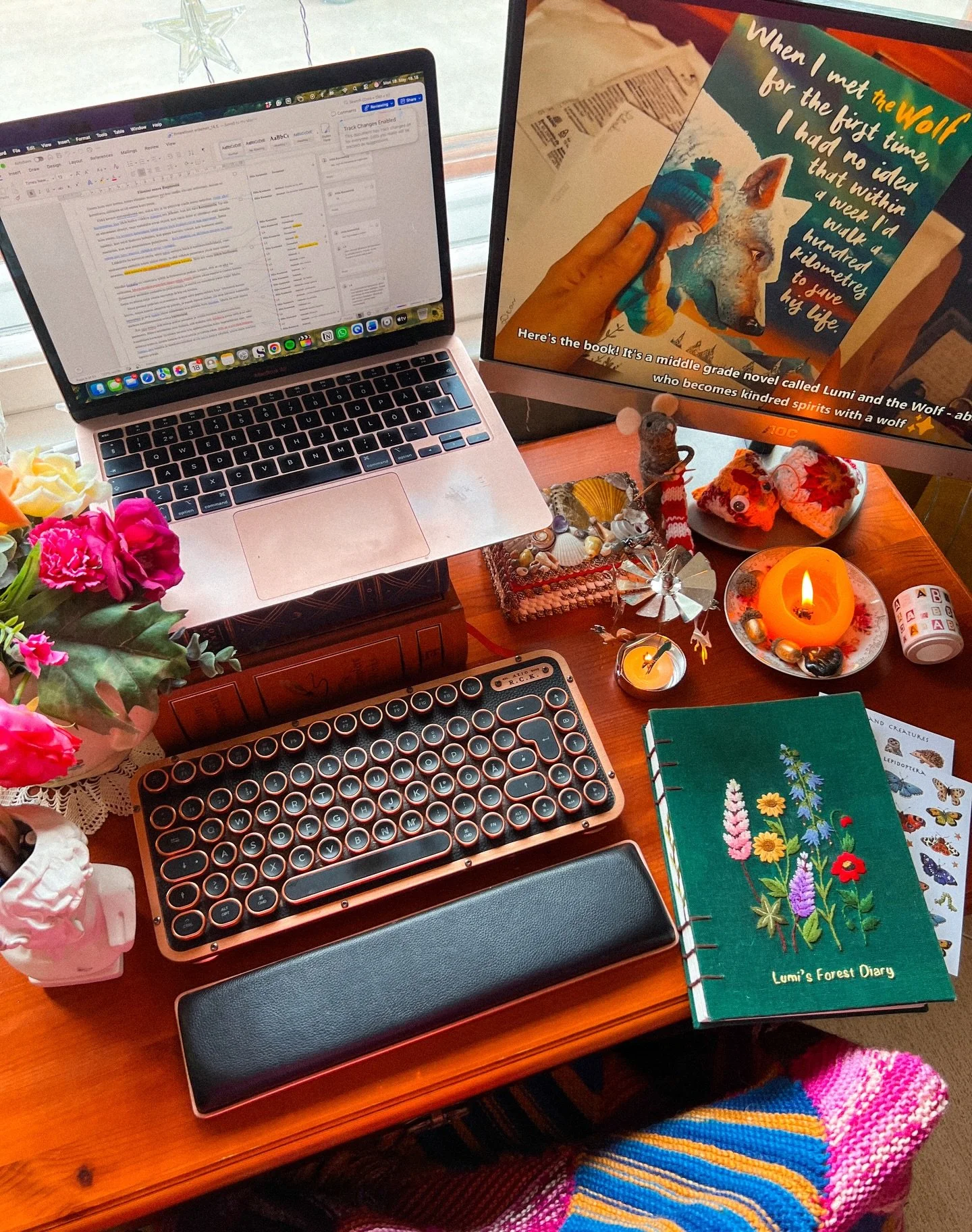I just got my last edit letter for my last Finnish contracted book. As I&rsquo;ve mentioned before, I hate editing, so I&rsquo;m trying to motivate myself by posting about it on Instagram. 😅 I also use timers, or @cupsandthoughts Pomodoro videos. As
