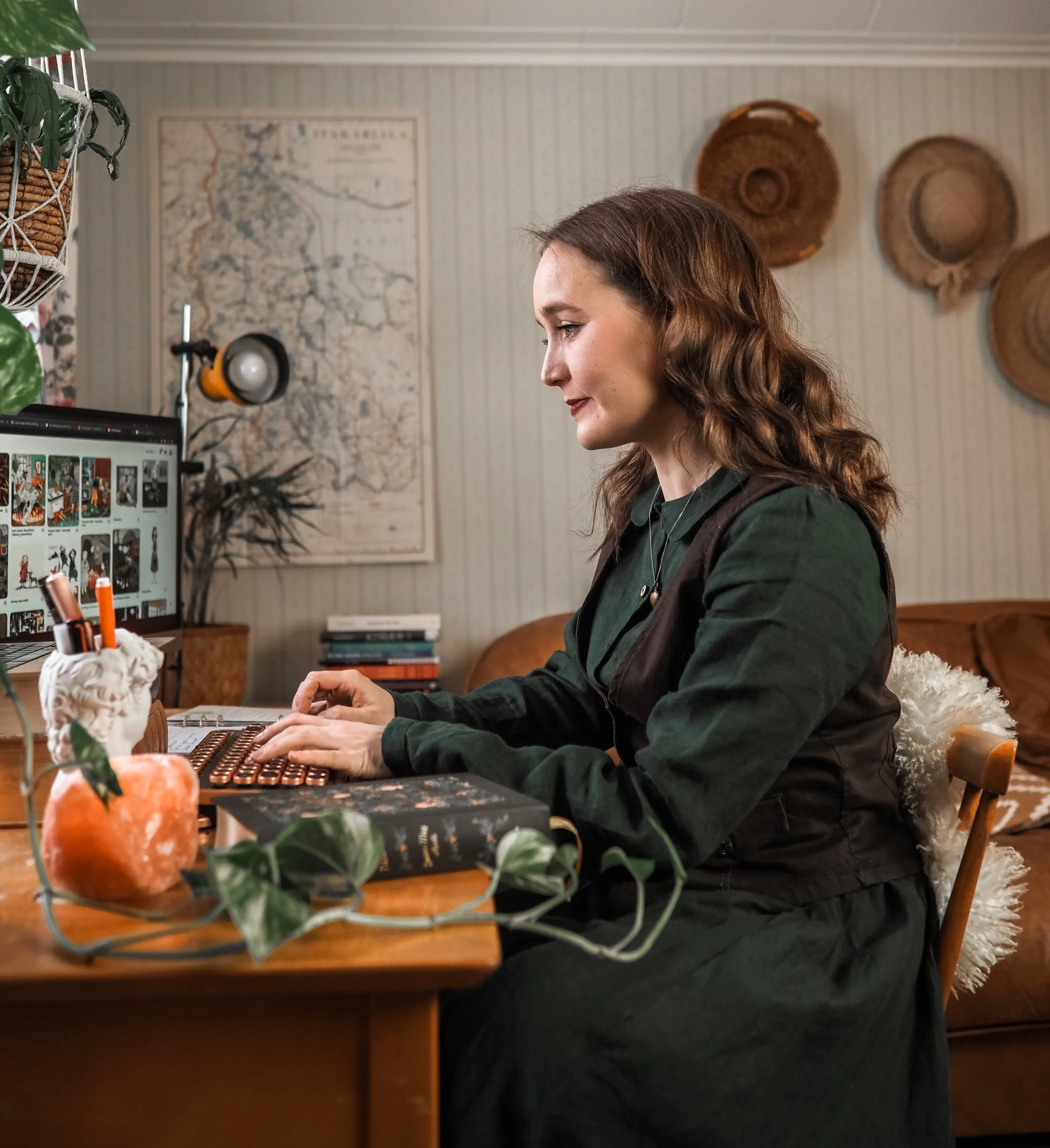 LottieSaahkoDesk.JPG