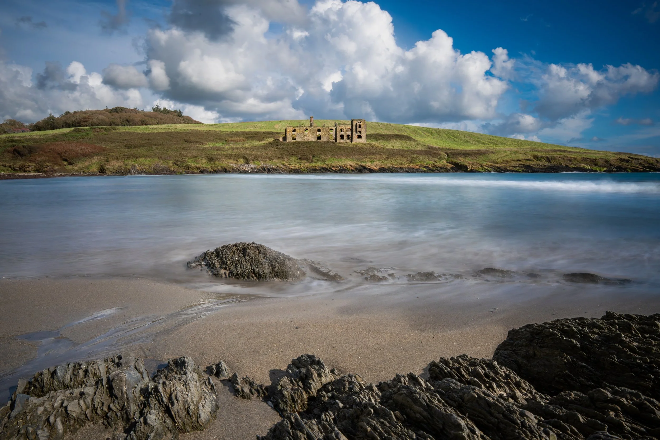 howe_strand_lifeboat_house_ruin_with_rocks_resized.jpg