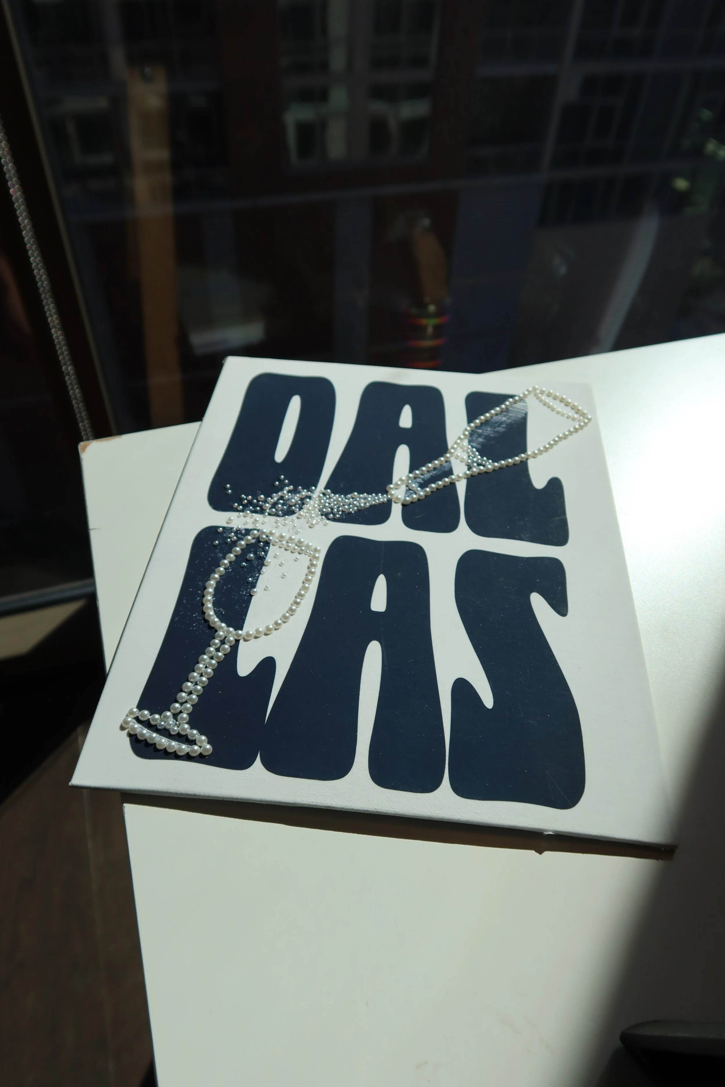 DALLAS GRAPHIC WITH PEARL AND CHAMPAGNE RHINESTONE KIT