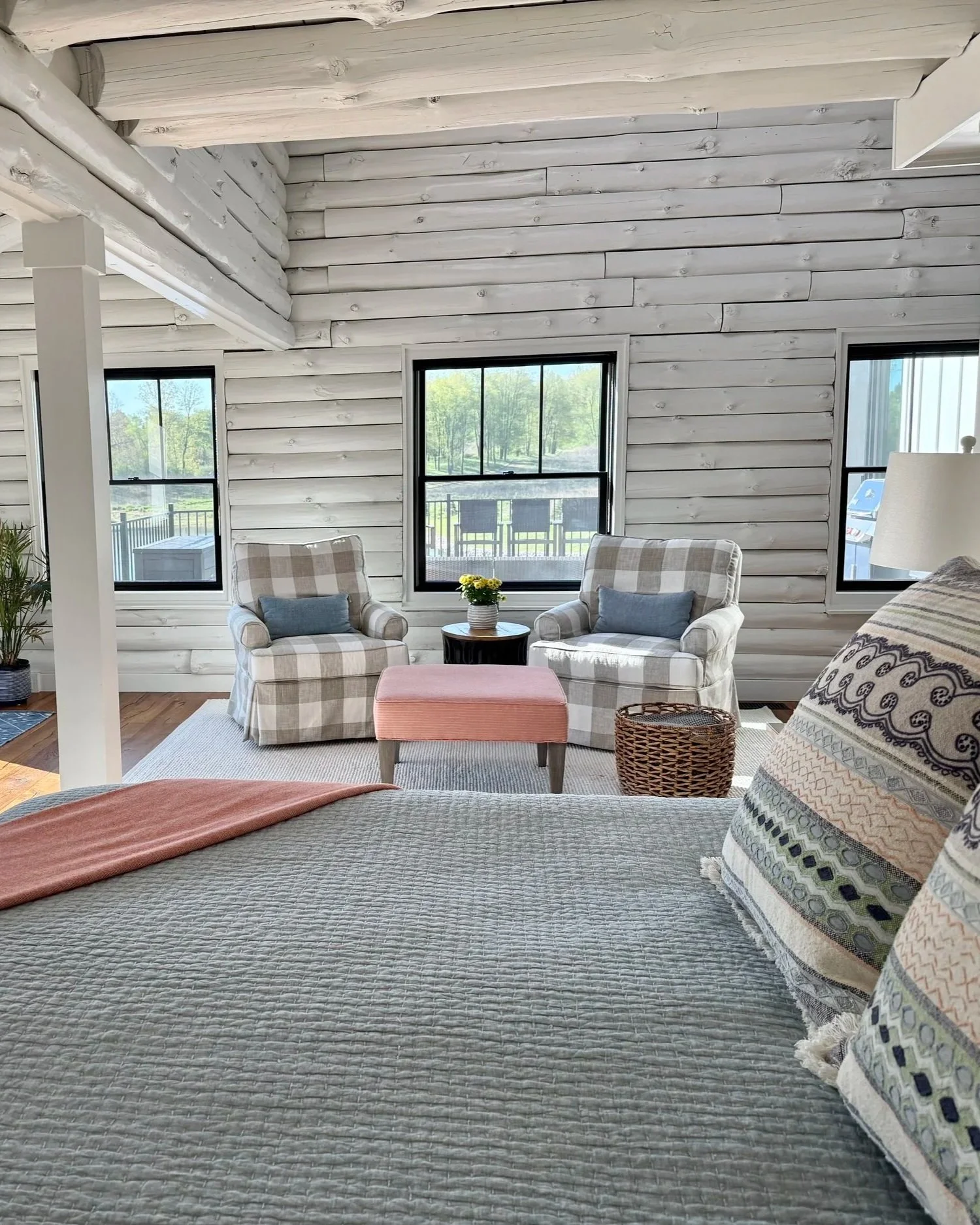 MODERN FARMHOUSE