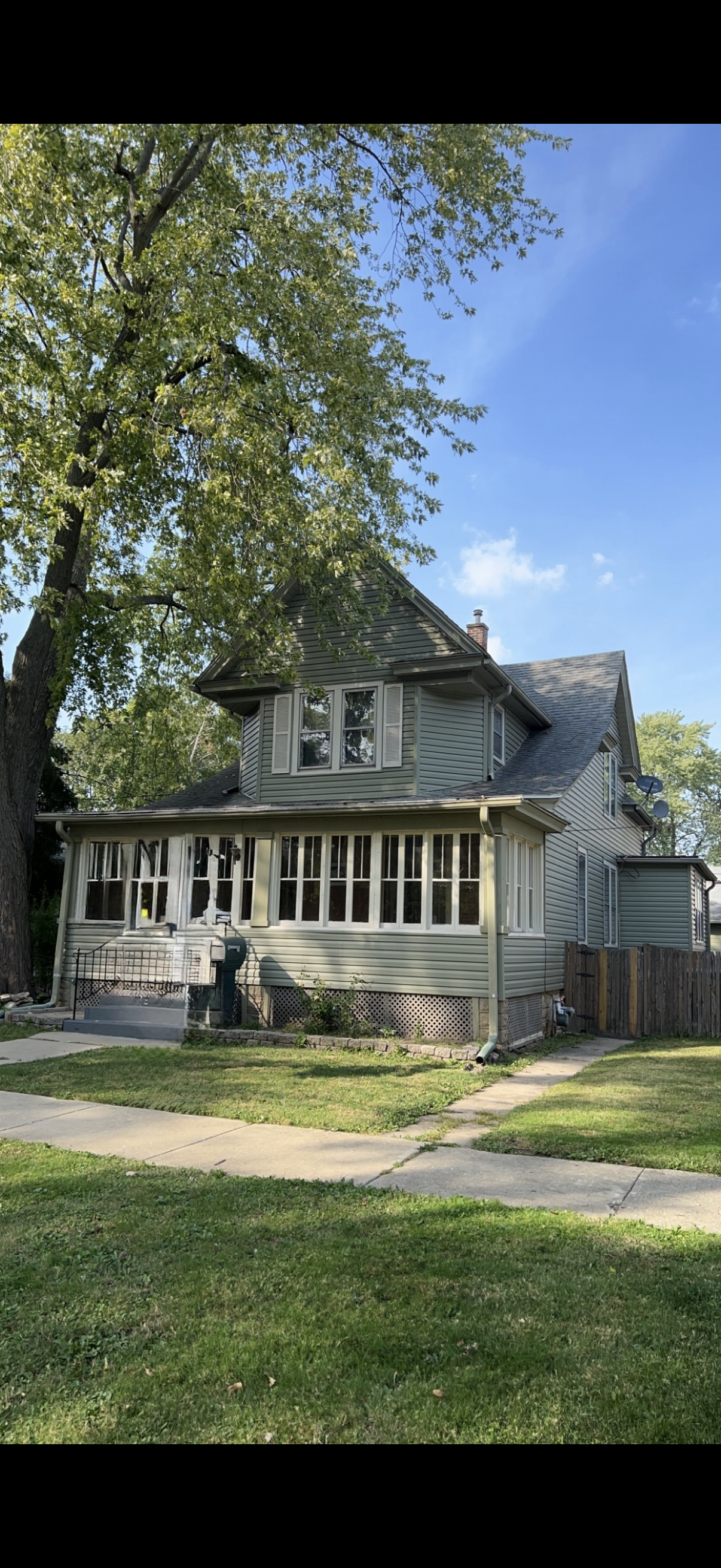 Maple Avenue, Aurora