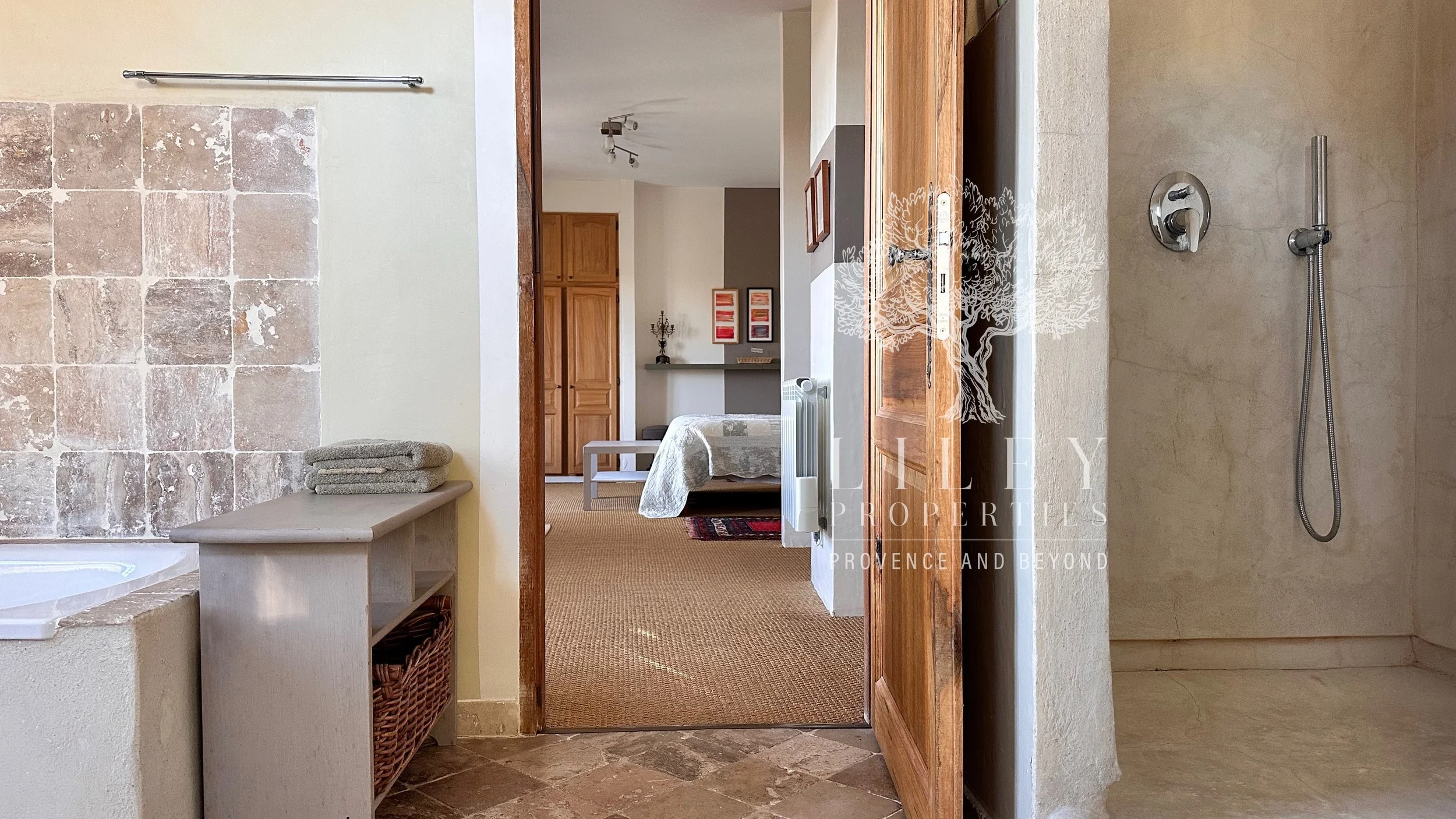 Salle de bain et douche suite principale