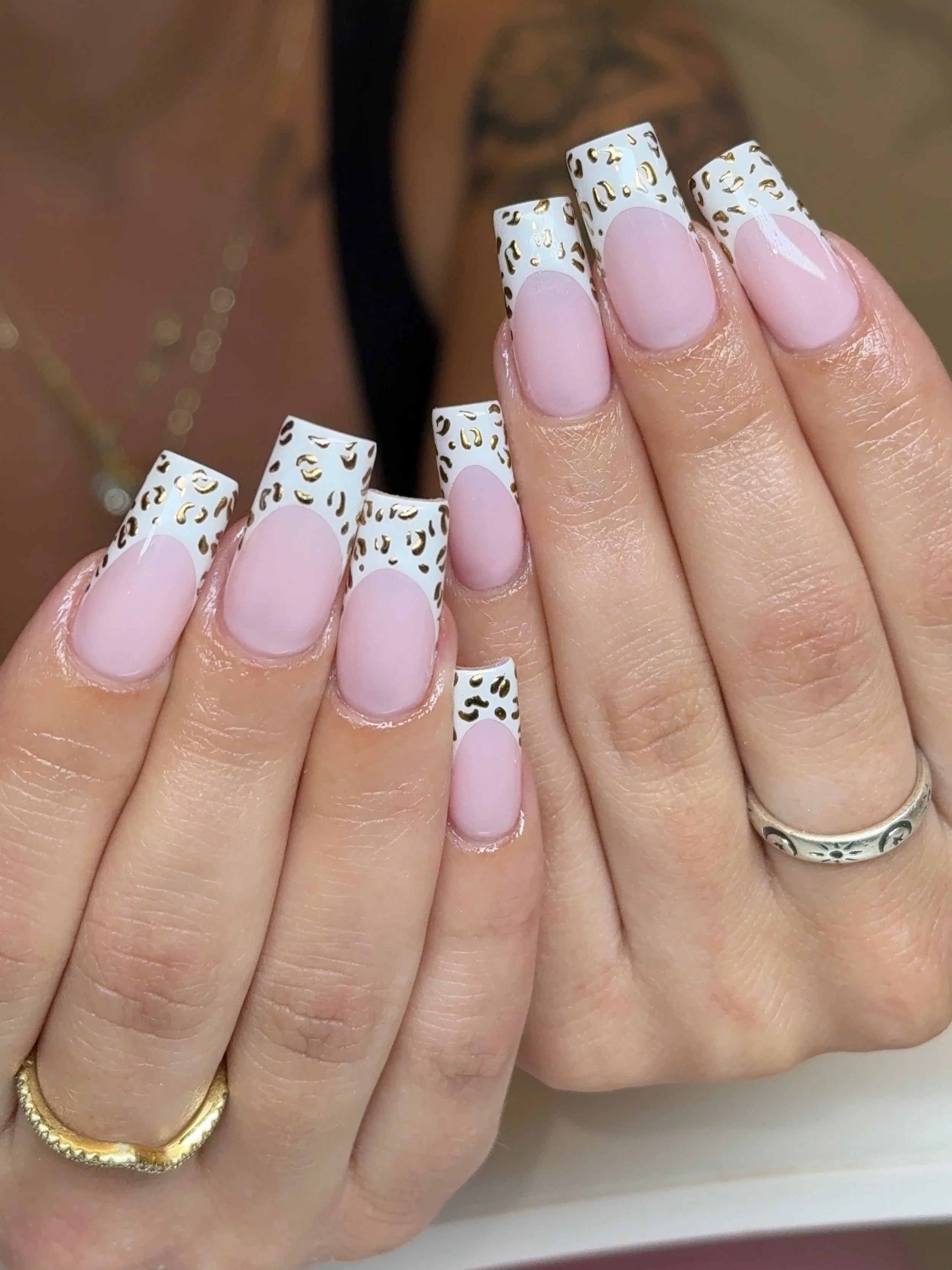 White &amp; Gold Cheetah Frenchies✨

Tipz By Lexx Nail Studio is now accepting new clients💅🏻

Book Here👉🏽 www.tipzbylexx.com

#nailsalon #gelxnails #frenchtipnails #middleboro #massachusetts