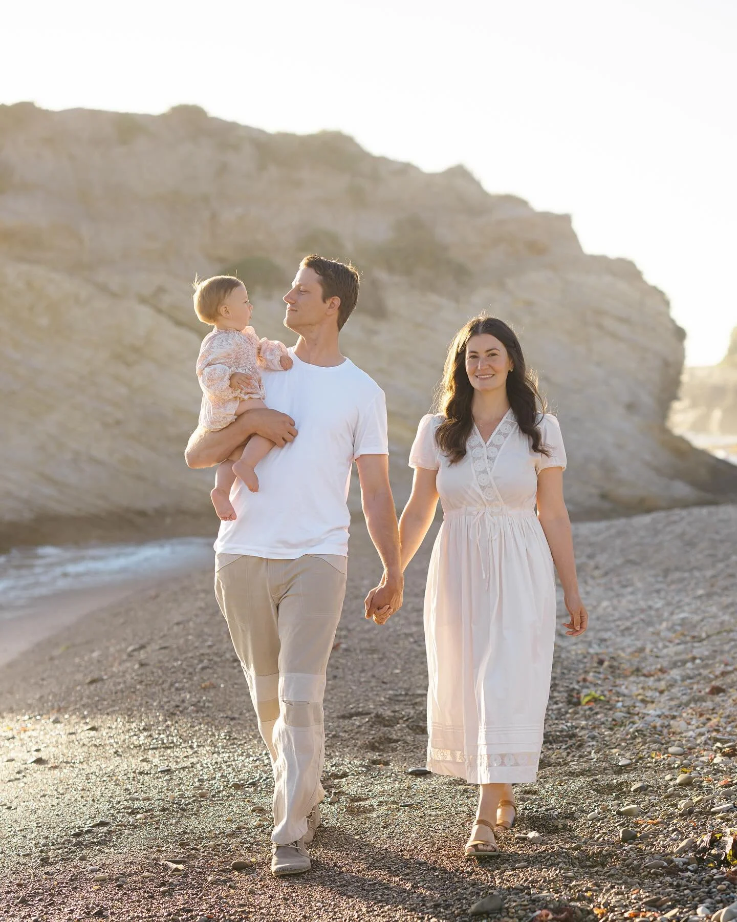 My favorite adventure buddies 🌿

Thank you @rosaclarkphotography 💗💗