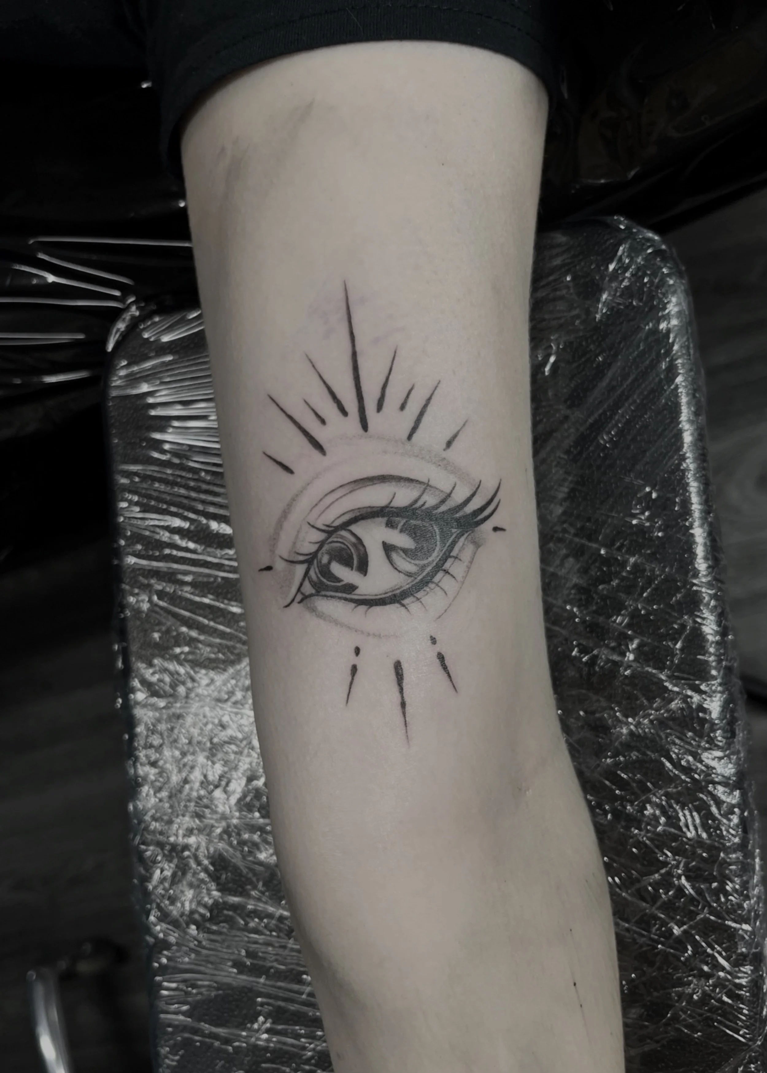 brisbane-tattoo-artist-neotrad-neotraditional-illustrative-eye-two-pupil-fineline.jpg
