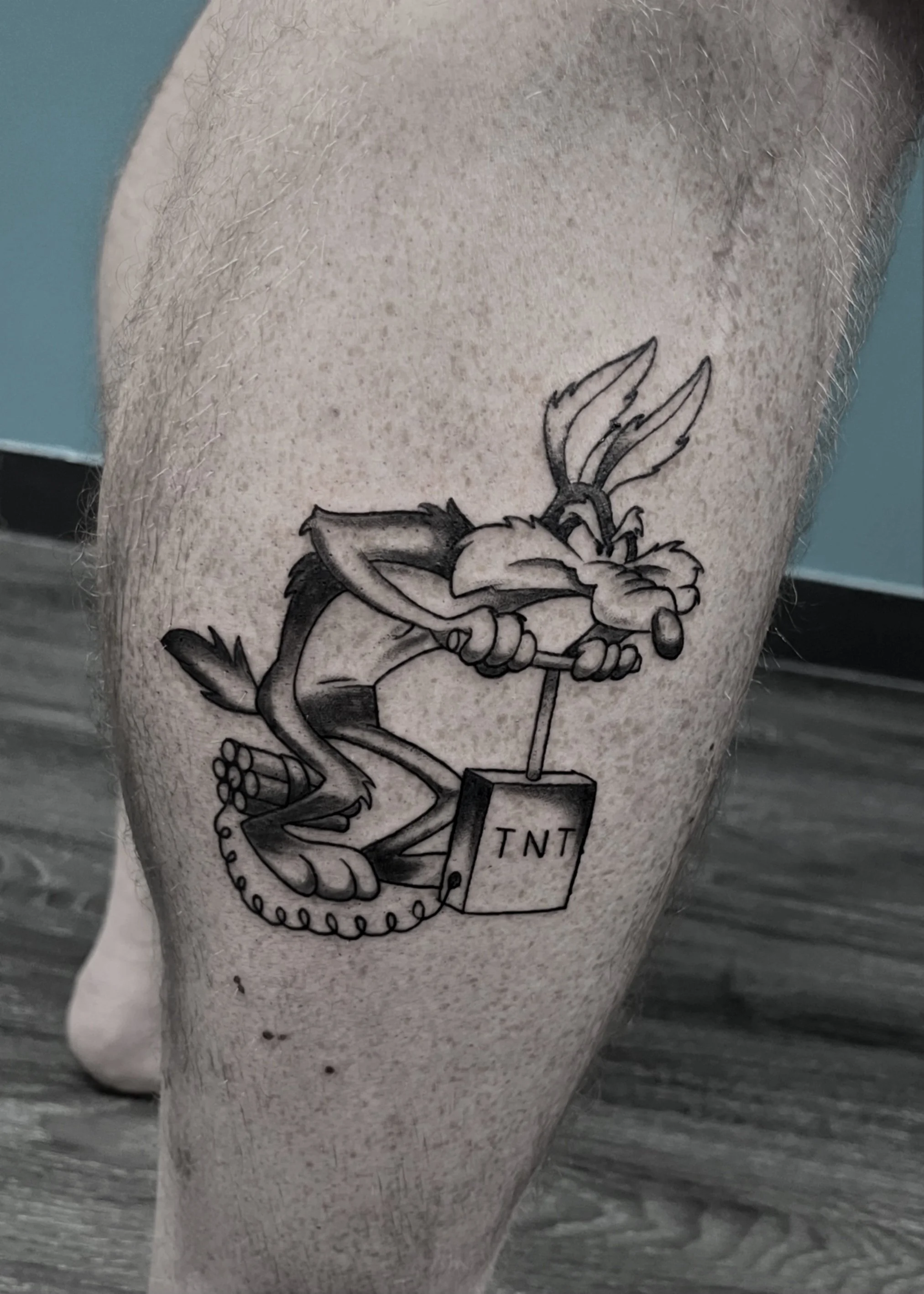 brisbane-tattoo-artist-illustrative-cartoon-blackandgrey-wyleecoyote-looneytunes-trad.jpg