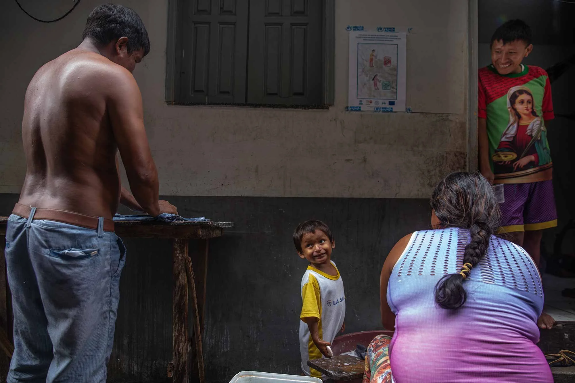 residencial-sao-jose-manaus-waraos-jan-2020-familia-lavando-roupa-02.jpg