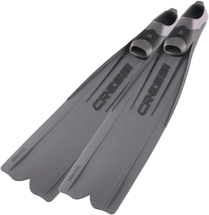 Plastic closed-pocket freediving fins