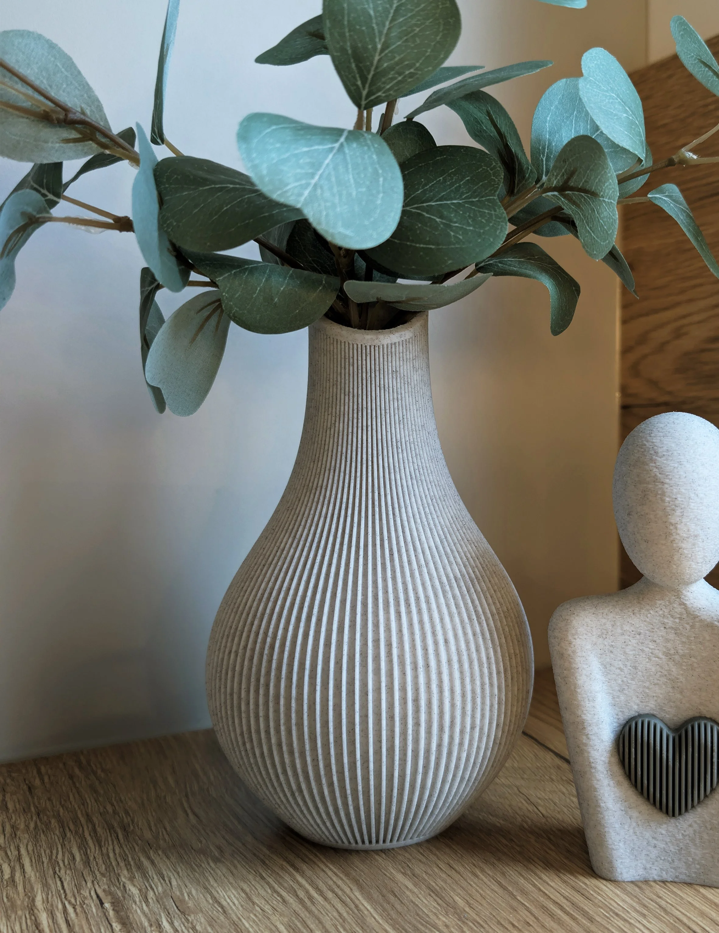 LUNE – Sanft strukturierte Designvase