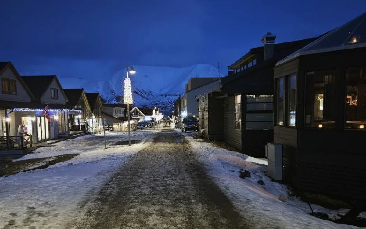Longyearbyen, Svalbard, fra demokrati til embetsstat?