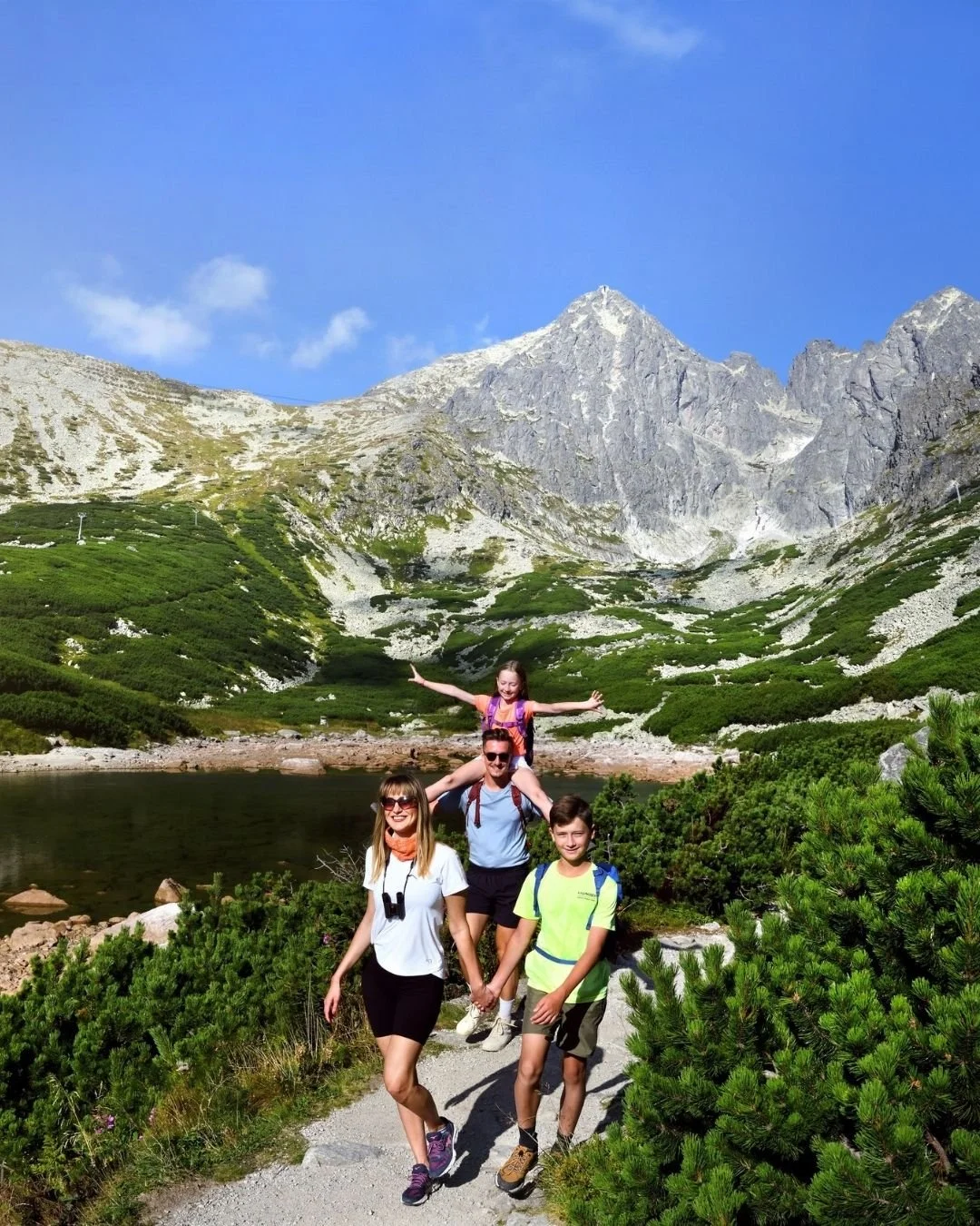 Hike now. Ski next. 🍂❄️ 

Discover the High Tatras in every season. Autumn brings crisp air, colourful trails and stunning mountain views with the hiking season running until the end of October. 

Winter follows closely behind with skiing, snowboard