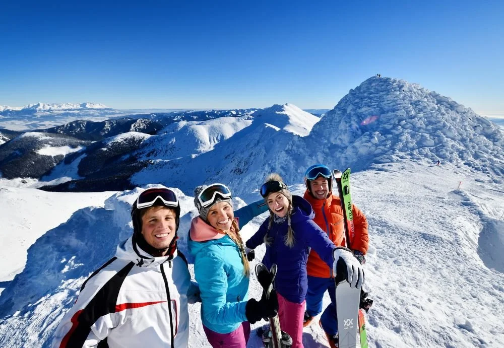 ❄️ Ski, explore and unwind in Slovakia&rsquo;s High Tatras 🇸🇰

From the new Porsche chairlift at &Scaron;trbsk&eacute; Pleso and high-altitude skiing in Tatransk&aacute; Lomnica, to winter hiking, sledging, spa experiences and the spectacular Tatra