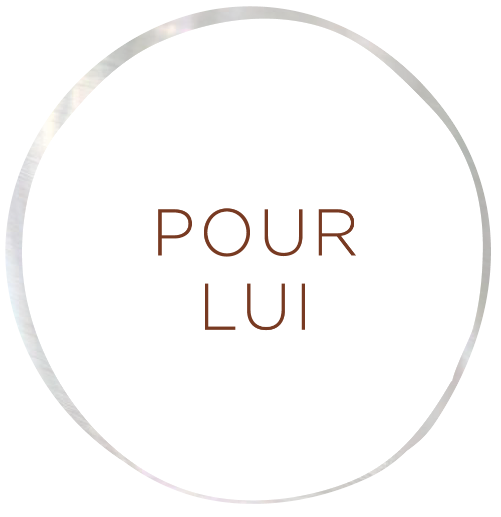 Bouton en forme de cercle nacré avec au milieu le texte "POUR LUI"