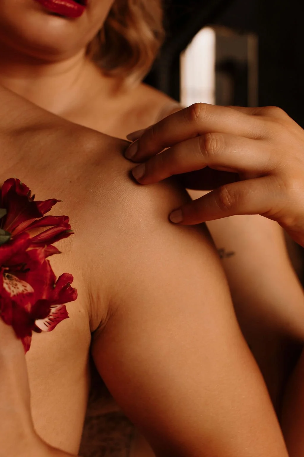 Massage érotique et tantrique à Lyon : explorer l’éros sensible avec Alice Alma