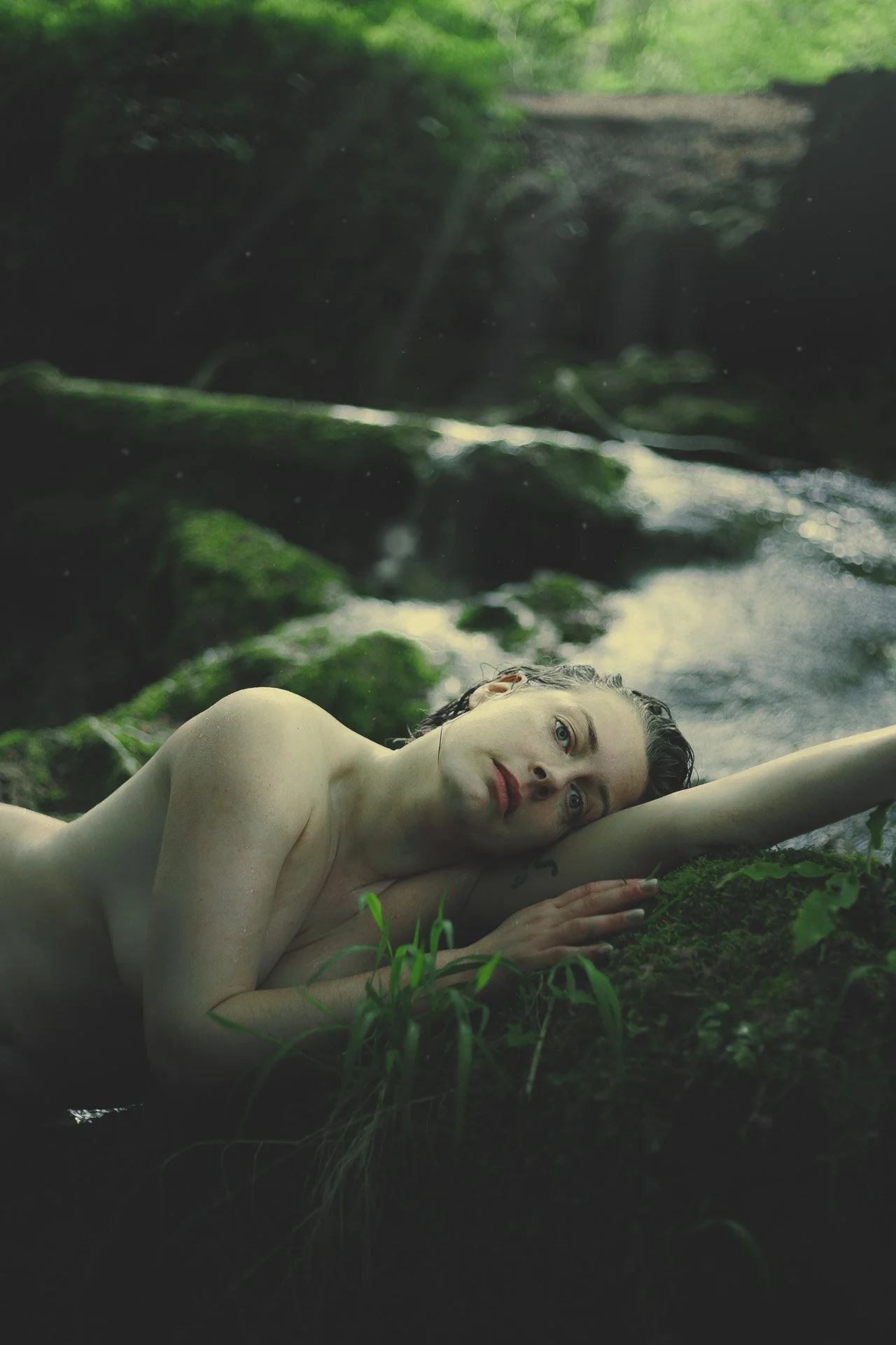 Le Massage Naturiste "Prélude à la Grâce" : Redécouvrir le Corps avec Douceur et Respect