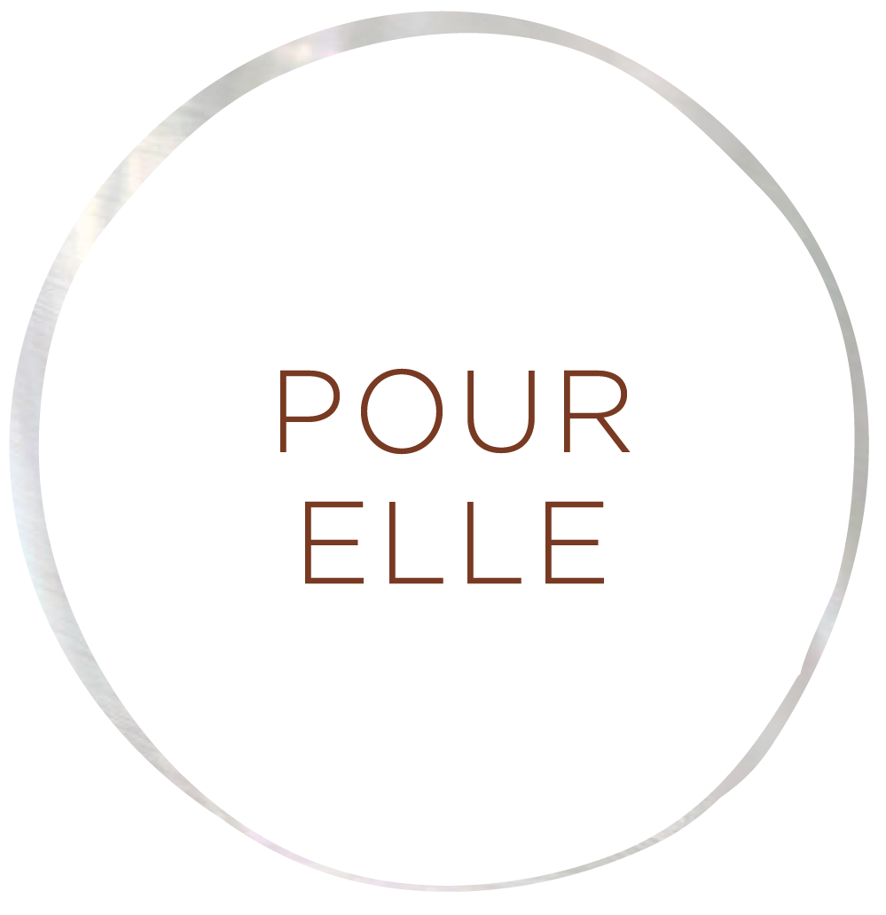 Bouton en forme de cercle nacré avec au milieu le texte "POUR ELLE"