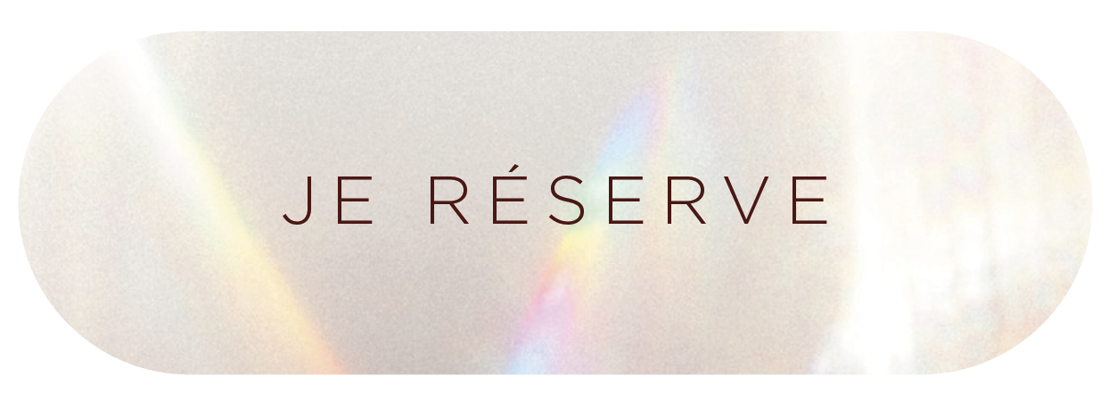 Bouton avec texte "JE RÉSERVE" écrit en français sur un fond de couleur nacré
