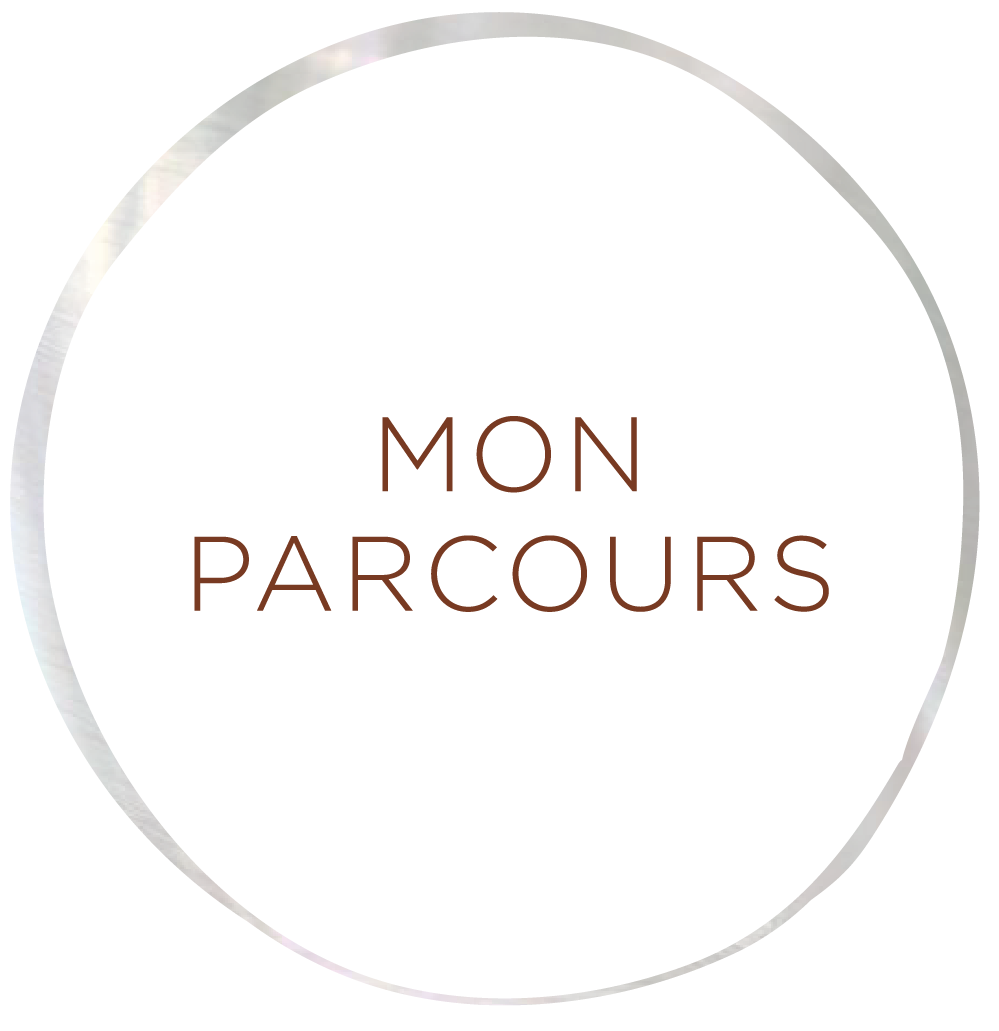 L'image est obscurcie par un filtre coloré, rendant difficile de discerner le contenu.