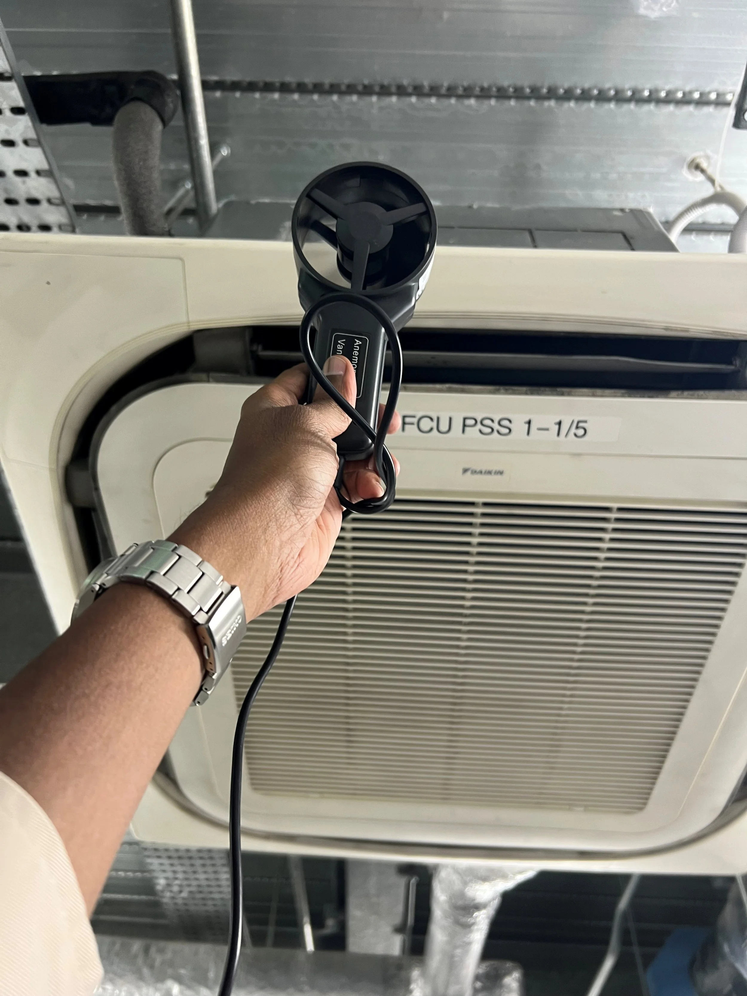 On-site energy audit measurement of air conditioning system by an engineer