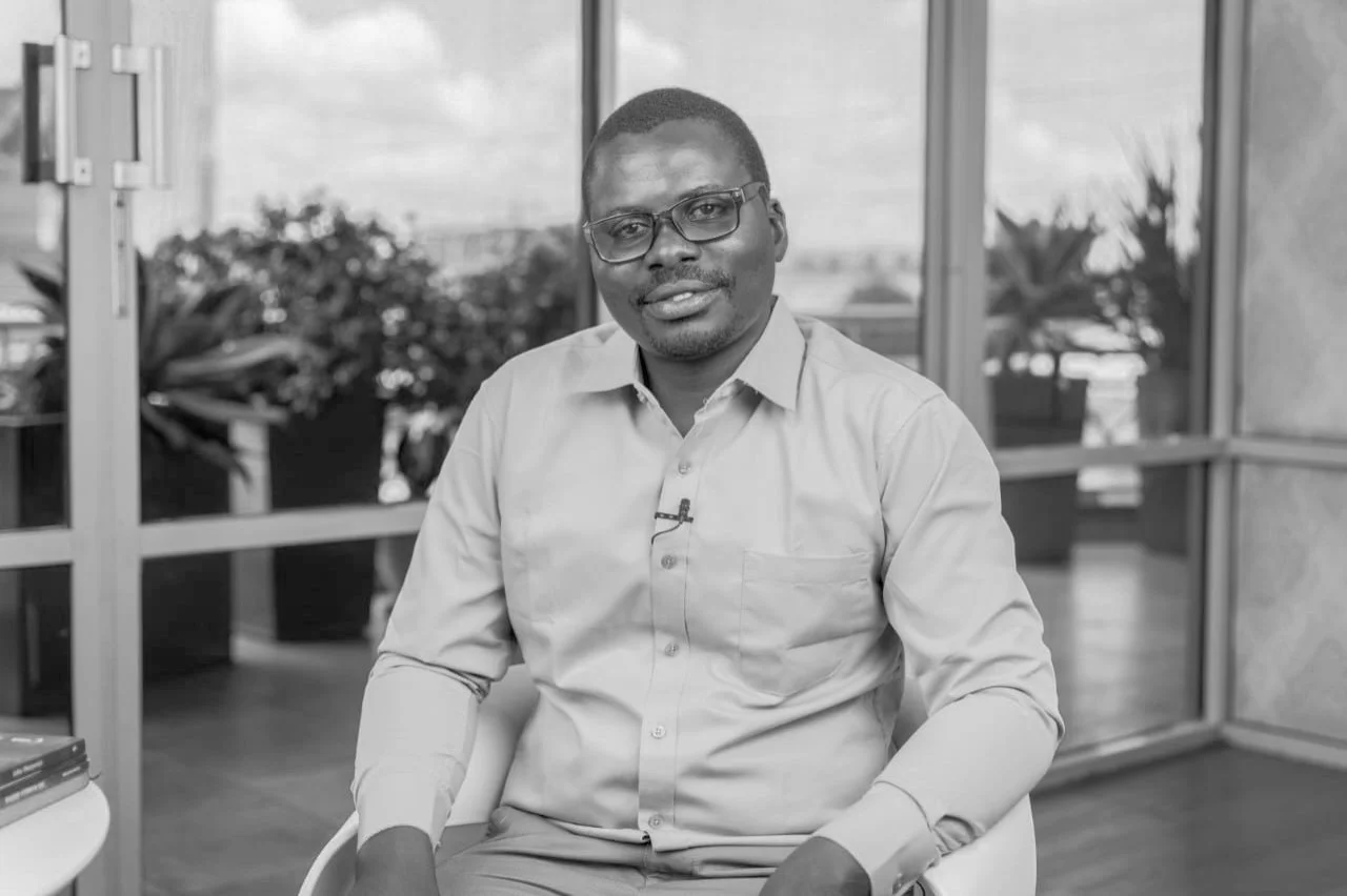Edwin Omindo is a Kenyan writer and teacher born in Vihiga County. He holds BED. (Arts) degree from the University of Nairobi. He currently teaches at Khumuseno Junior School in Vihiga County. Omindo was shortlisted for the Safal Kiswahili Prize for 