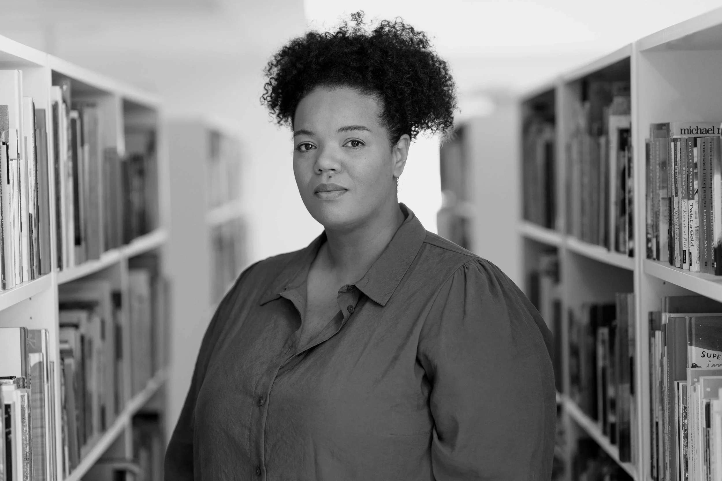 Maria Fröhlich is an illustrator, author, and comic book artist. She has written and illustrated the Ruby books, with the first part, Ruby & Lion, published in 2021. Maria is a member of the Swedish Academy for Children‘s Books and a professional rep