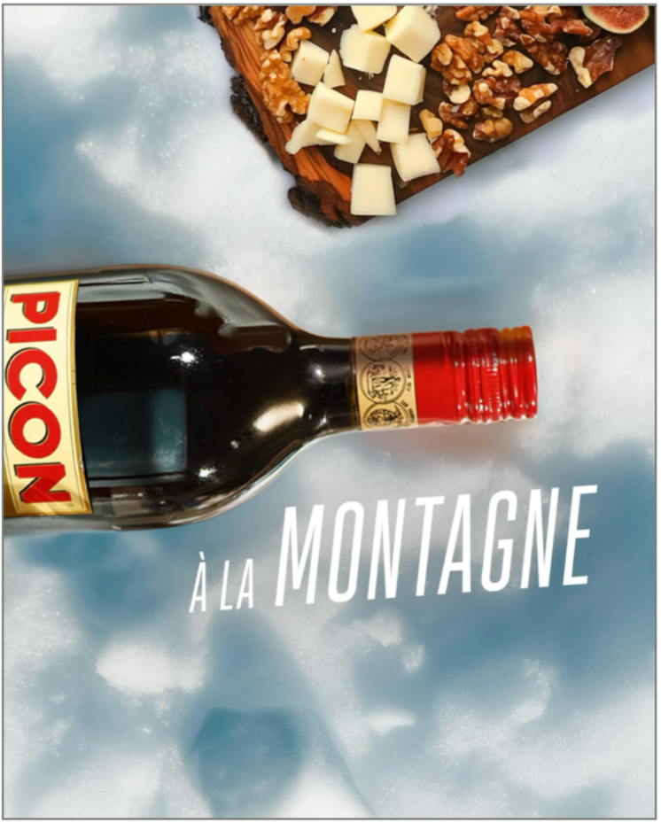 Bouteille de whisky Picon et tablette de chocolat aux noix et figues dans la neige, avec le texte « À la montagne ».