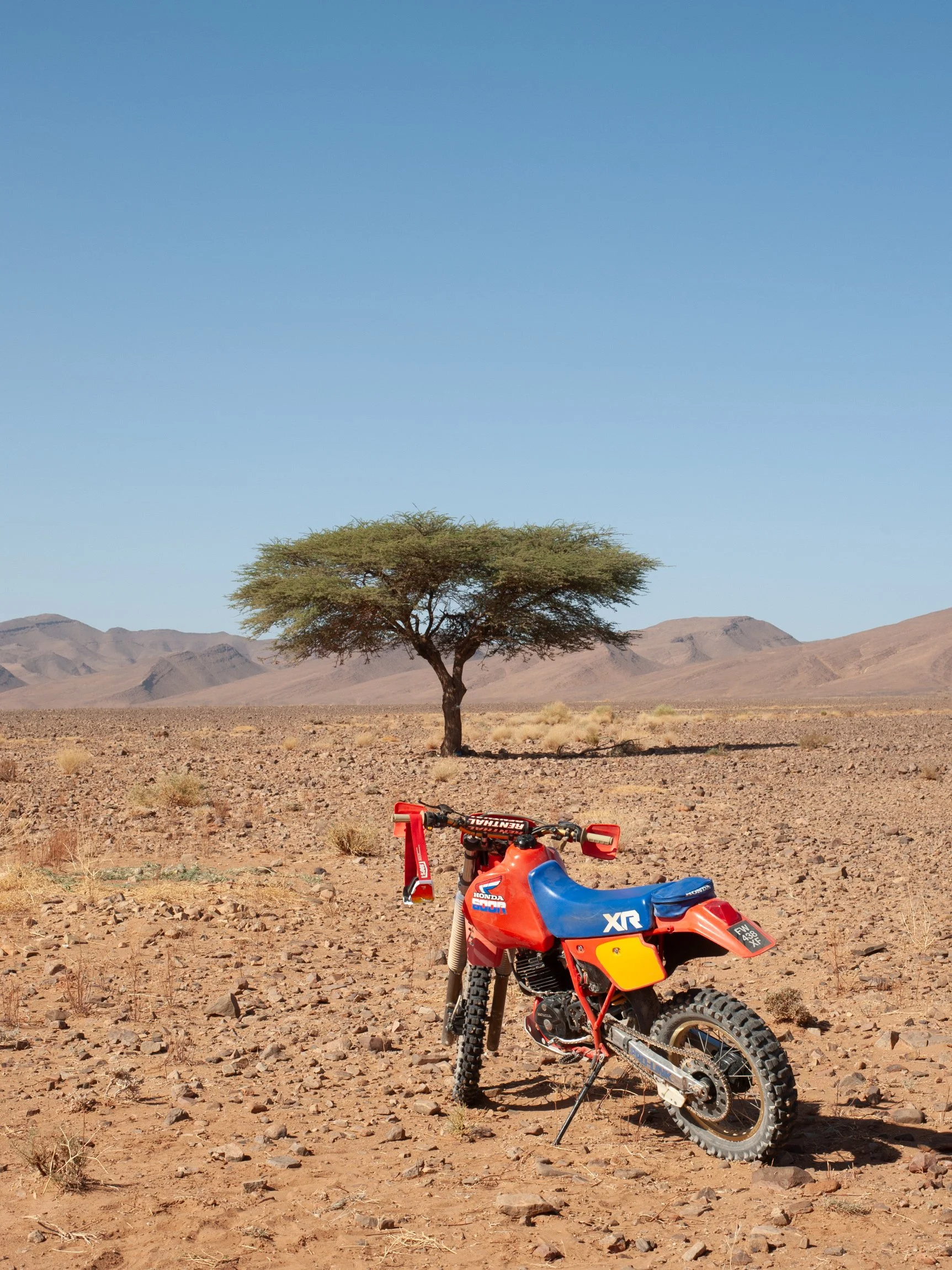 Honda XR 600 1985 JT Racing au Maroc dans les dunes près de Zagora