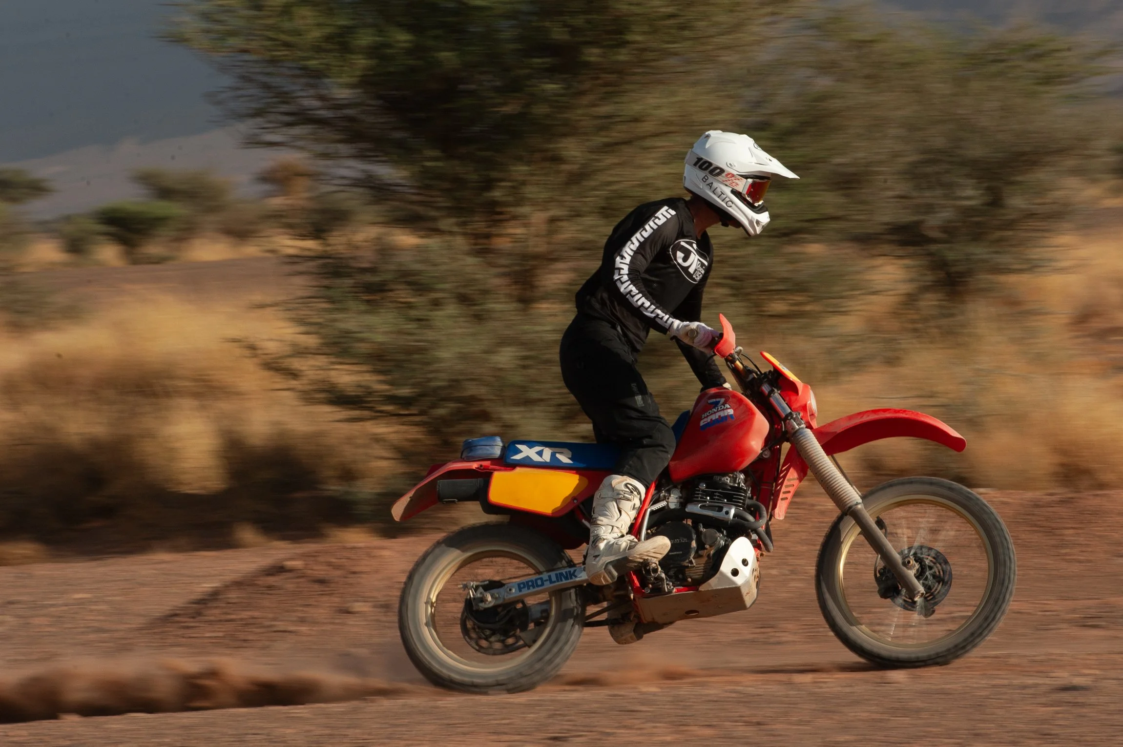 Honda XR 600 1985 JT Racing au Maroc dans les dunes près de Zagora