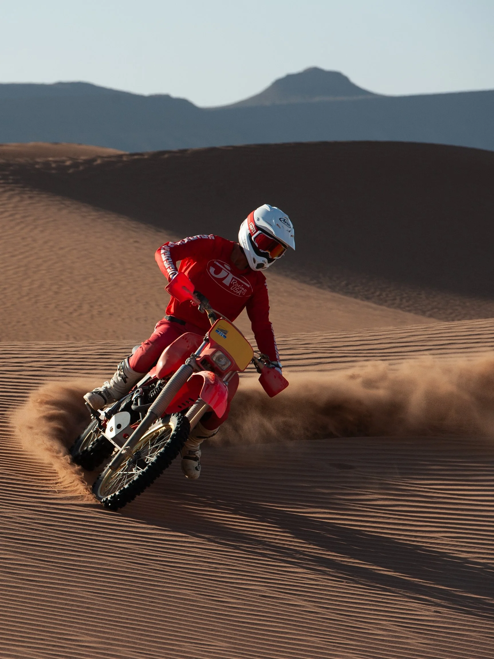 Honda XR 600 1985 JT Racing au Maroc dans les dunes près de Zagora